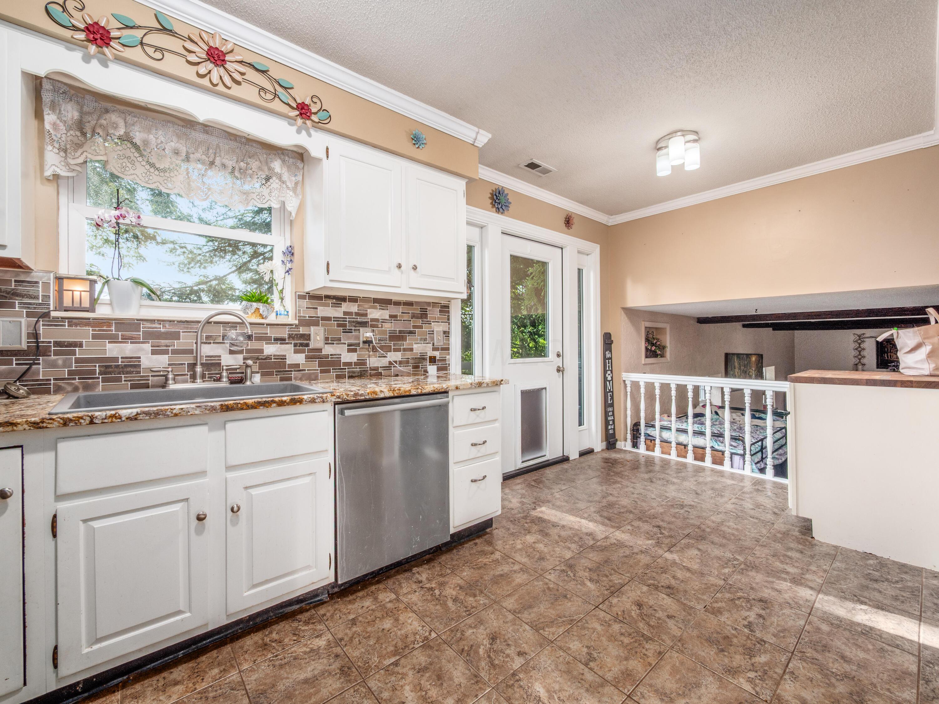 61380 Summit Road Property Photo 10