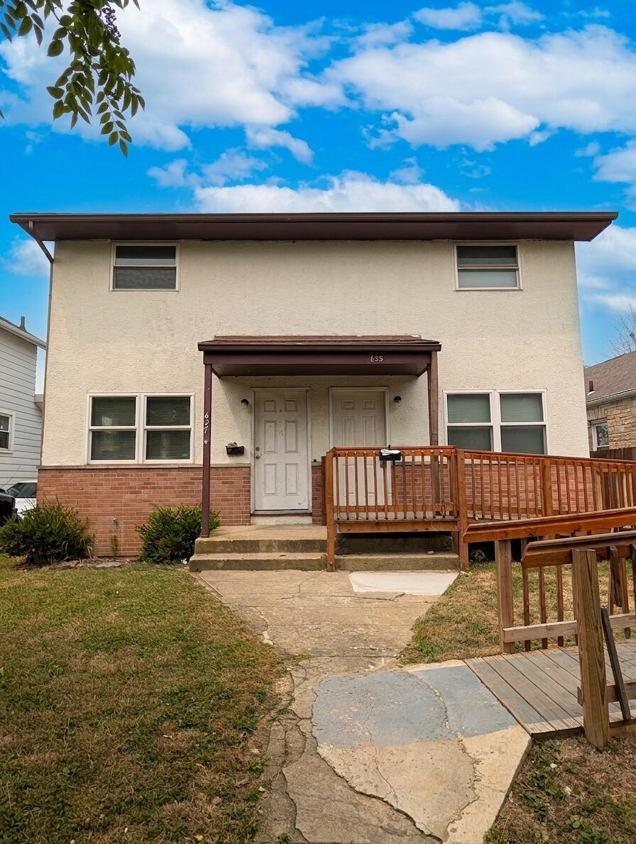 625-627 Wrexham Avenue Property Photo 2