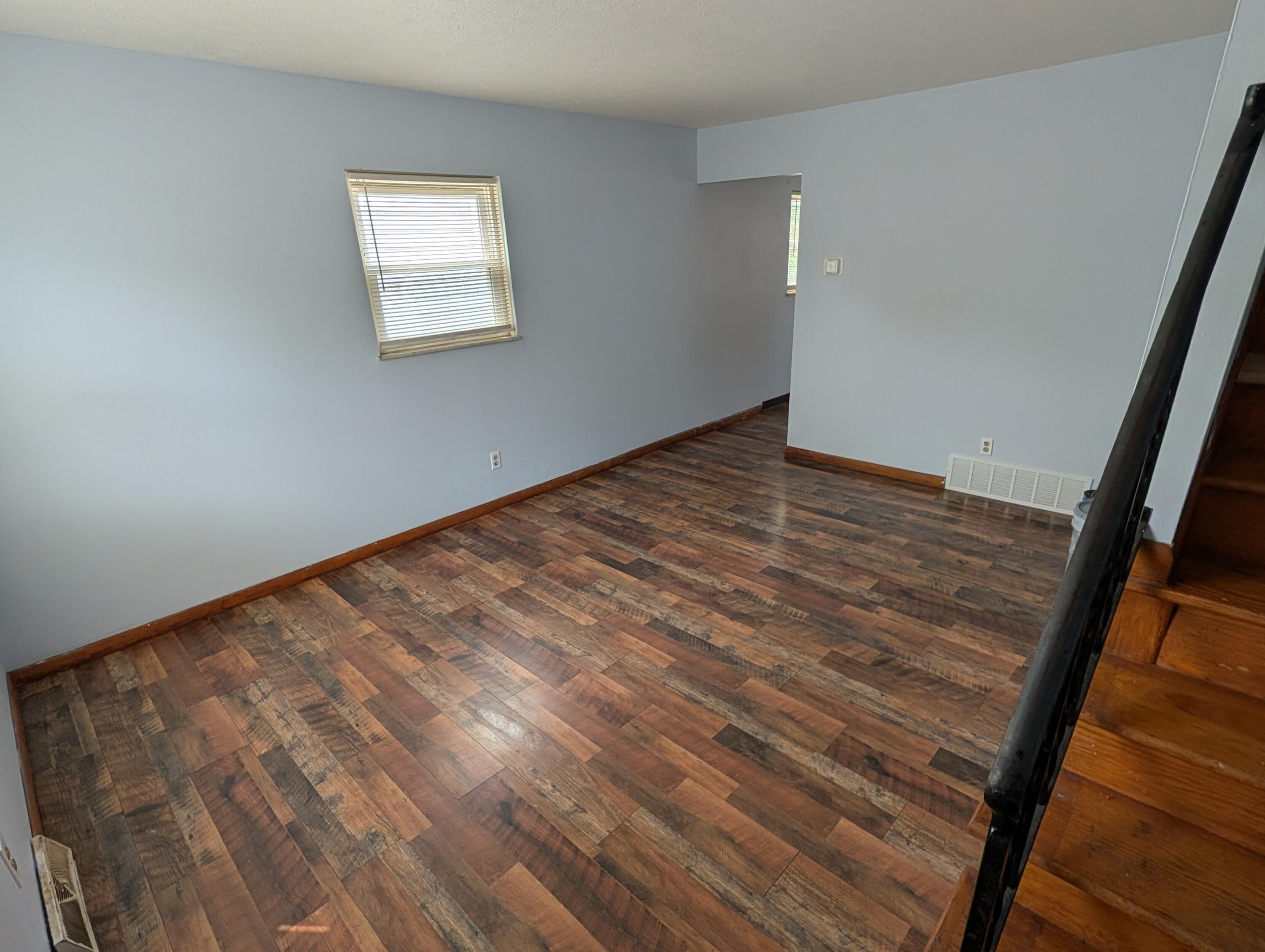 625-627 Wrexham Avenue Property Photo 13