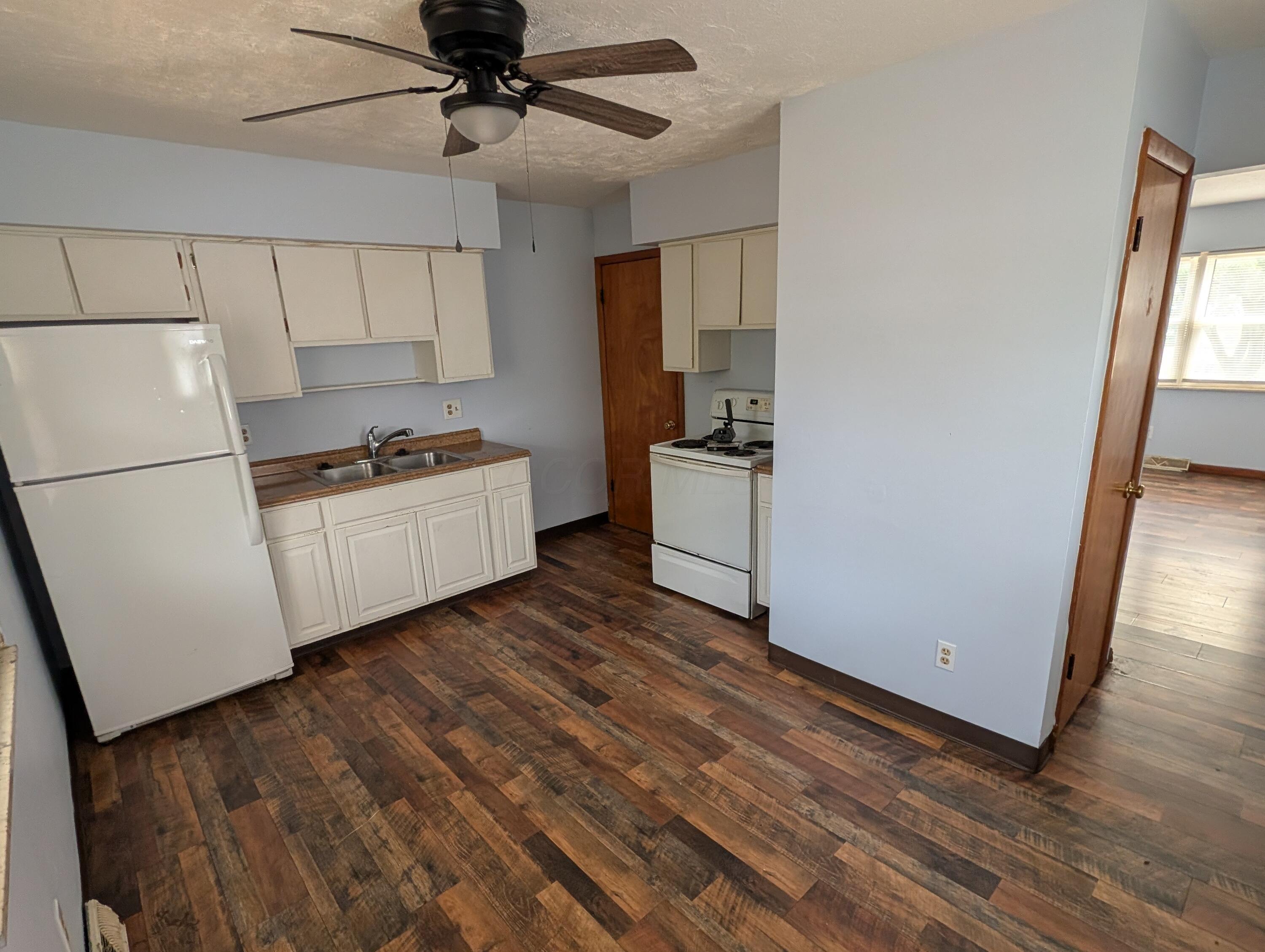 625-627 Wrexham Avenue Property Photo 14