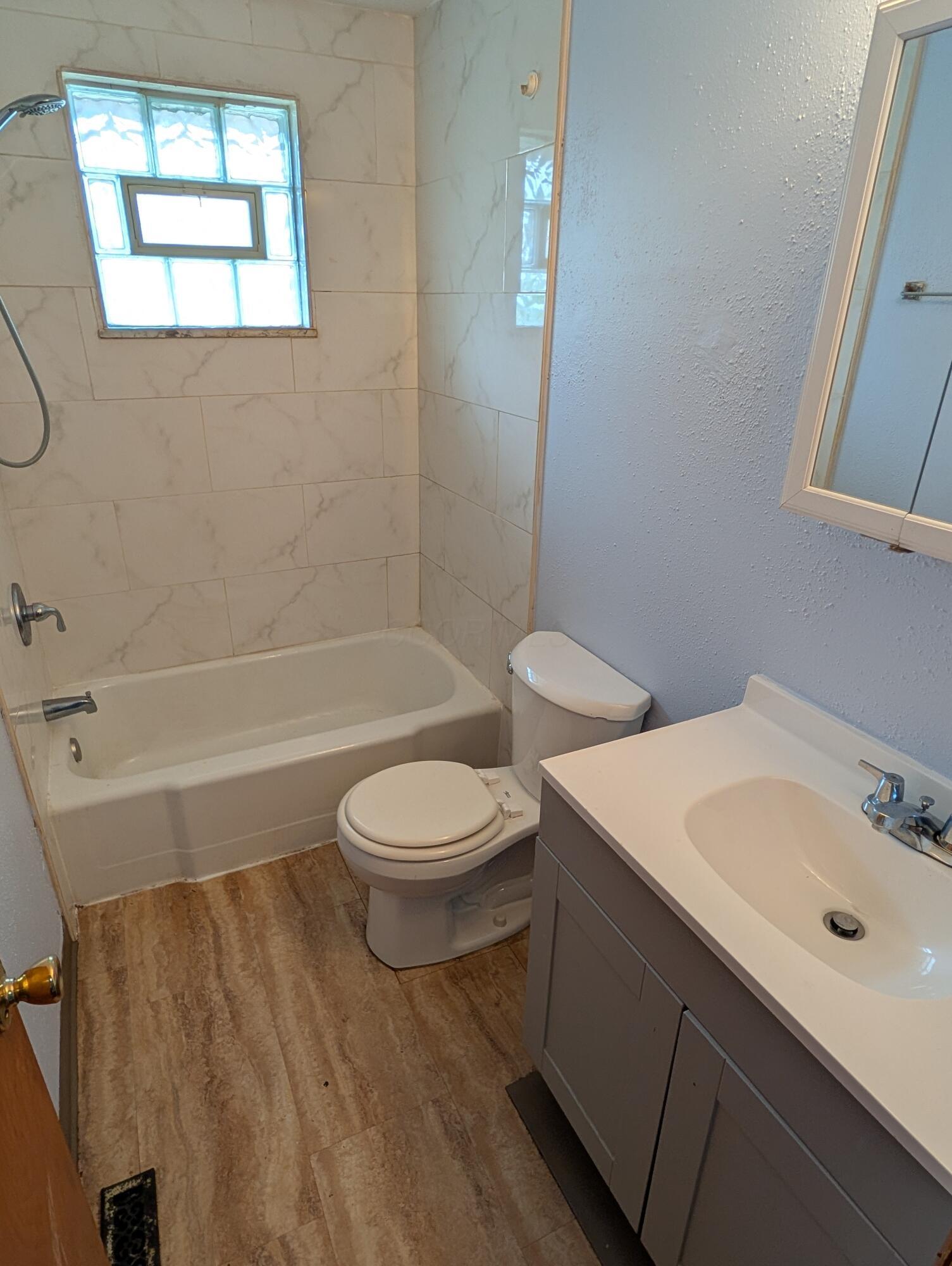 625-627 Wrexham Avenue Property Photo 15