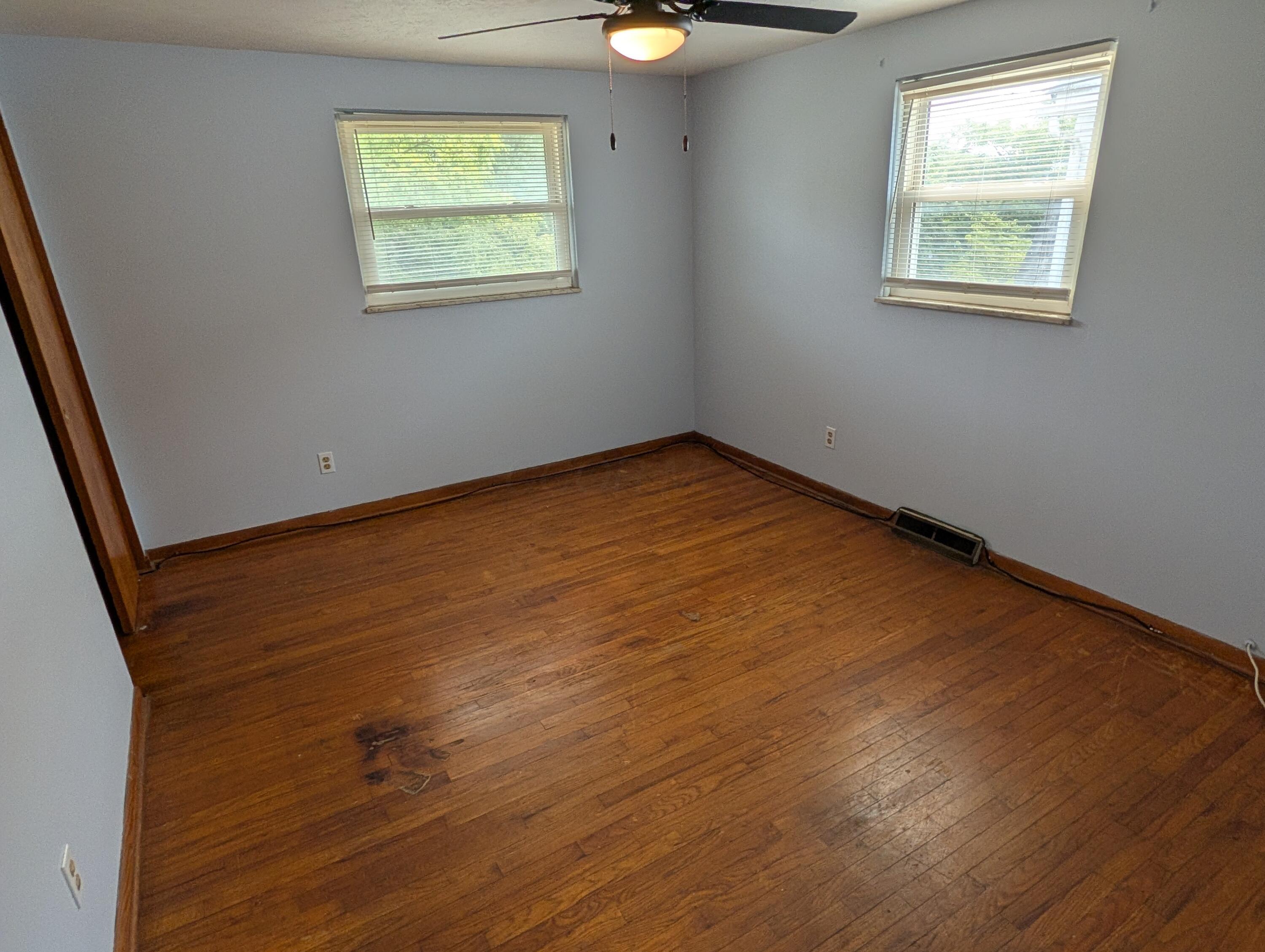 625-627 Wrexham Avenue Property Photo 17
