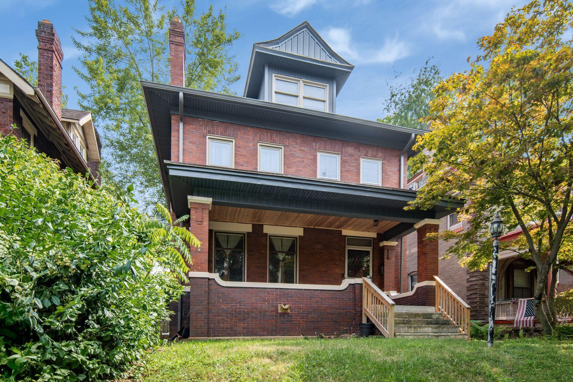 1735 Franklin Park S