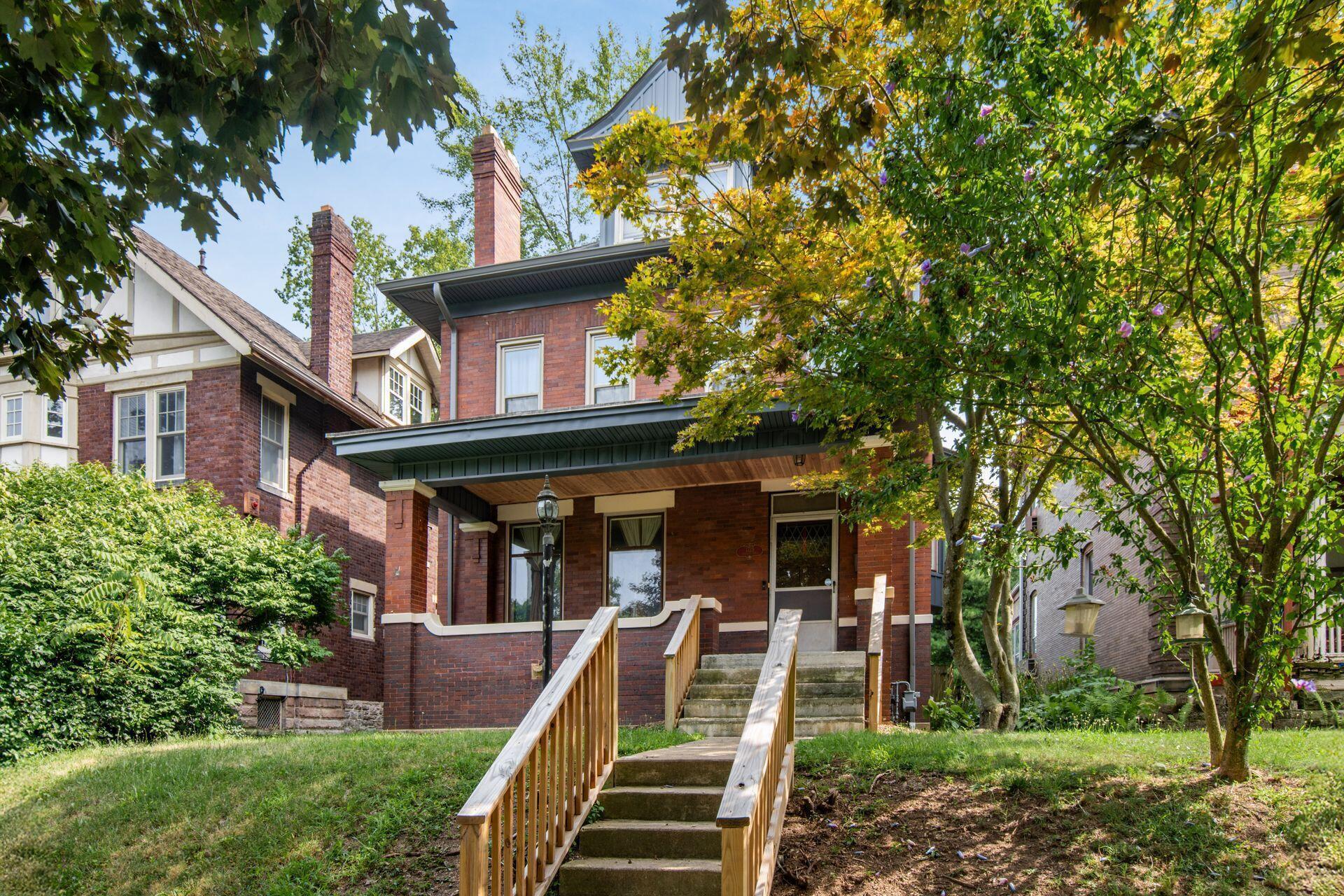 1735 Franklin Park S Property Photo 2