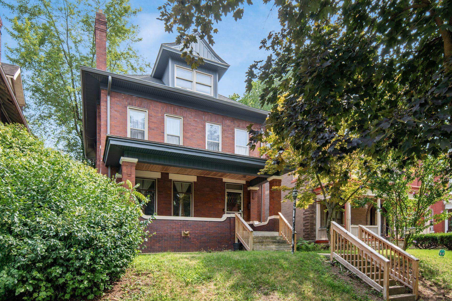 1735 Franklin Park S Property Photo 3