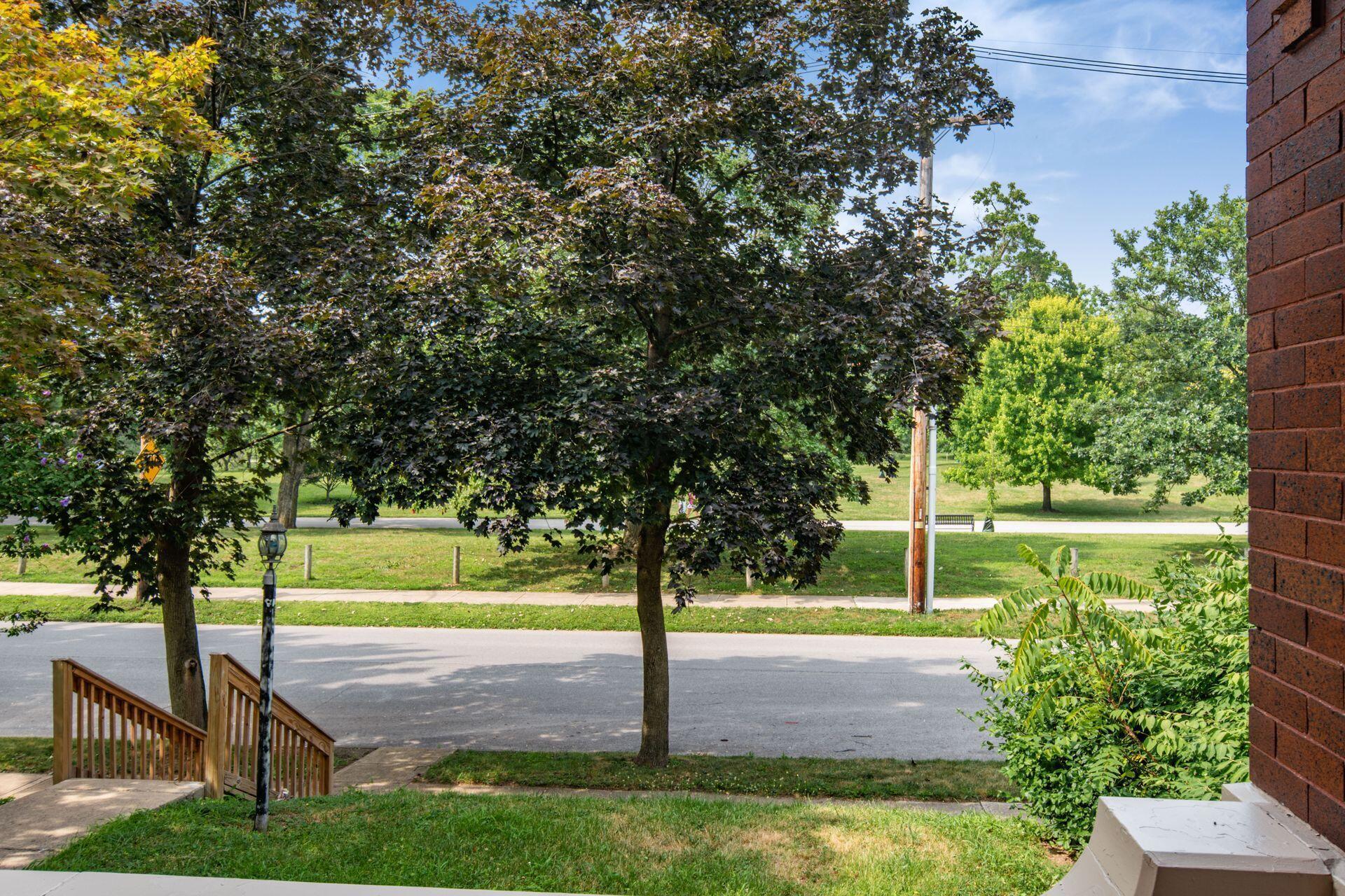 1735 Franklin Park S Property Photo 5