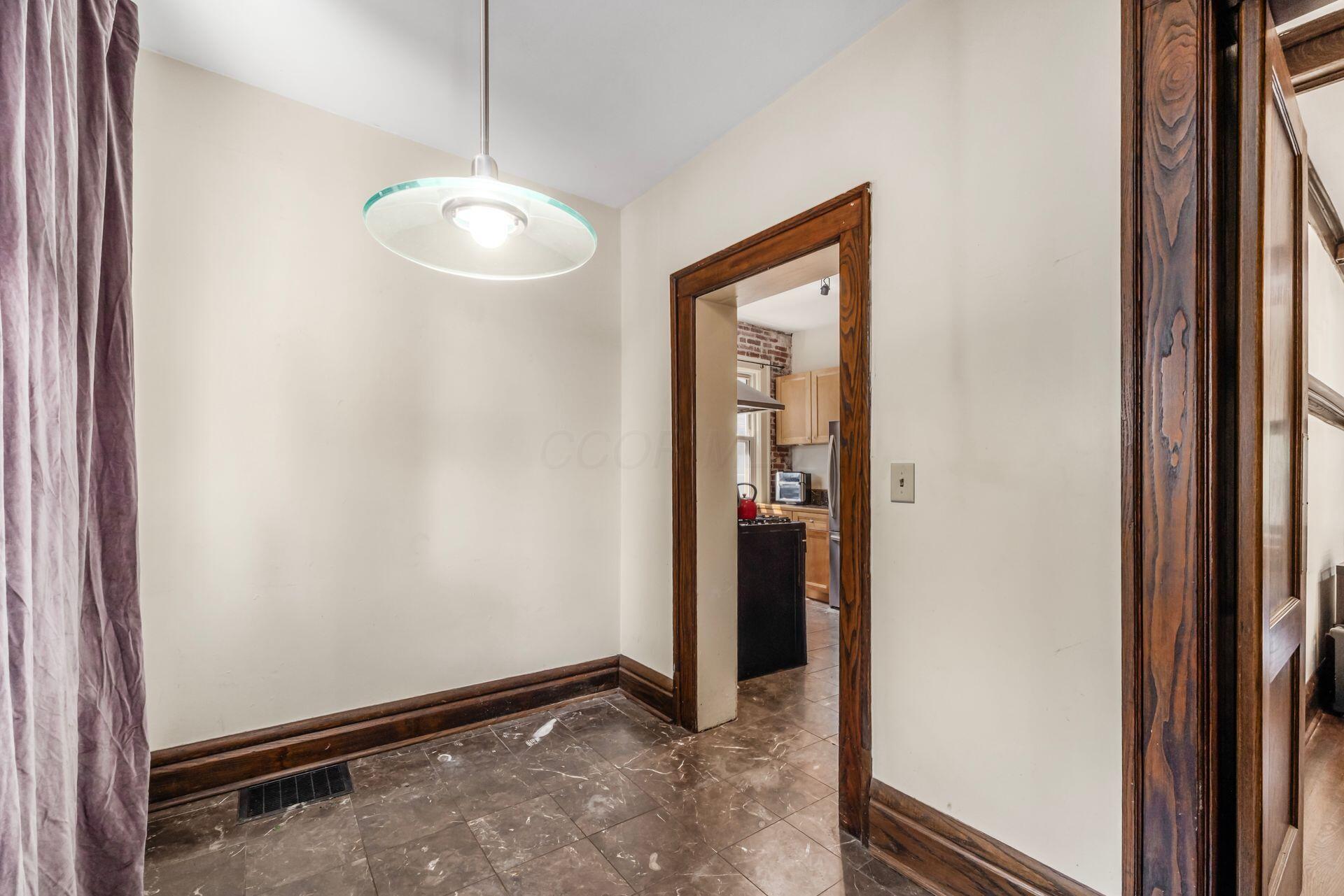 1735 Franklin Park S Property Photo 15