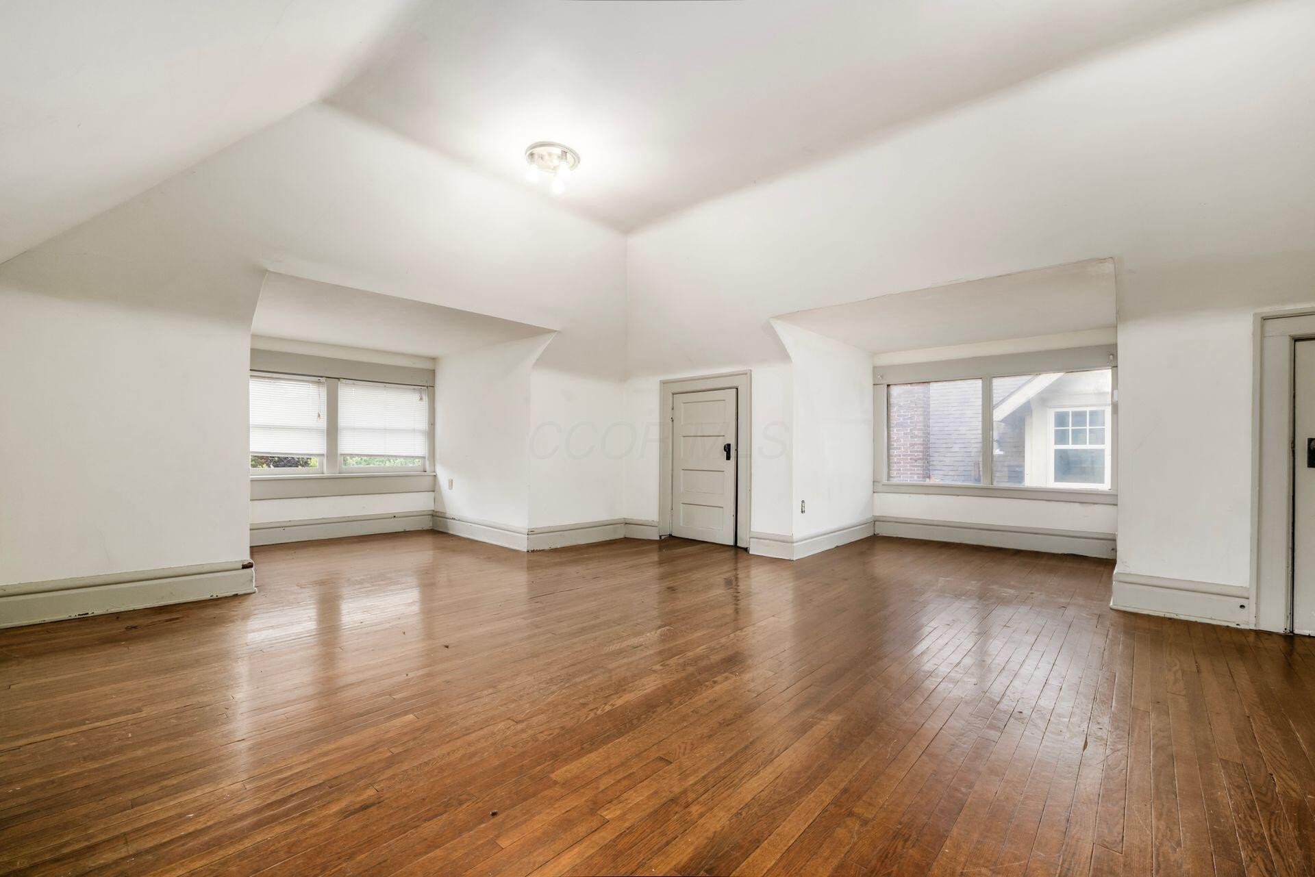 1735 Franklin Park S Property Photo 32