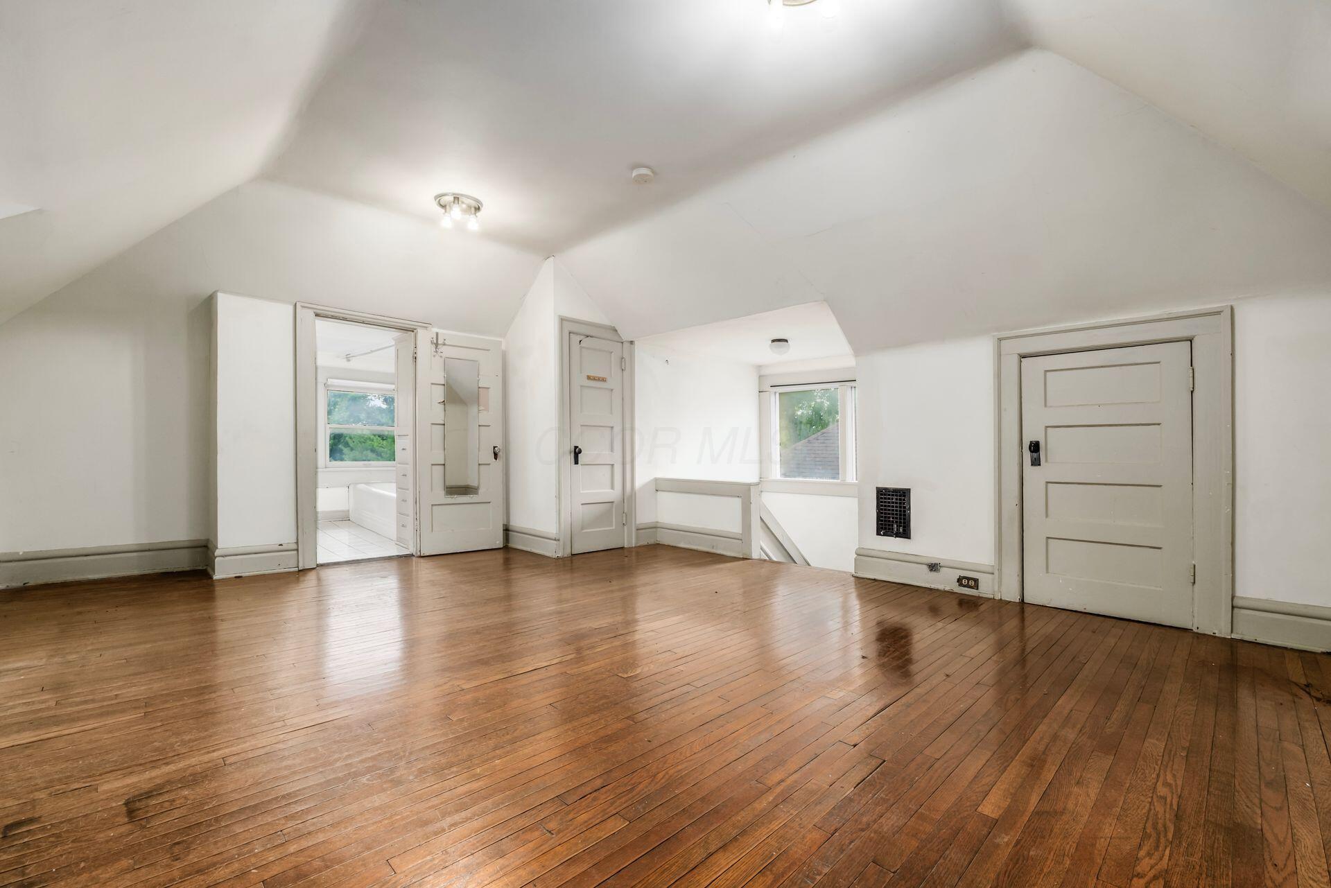 1735 Franklin Park S Property Photo 33