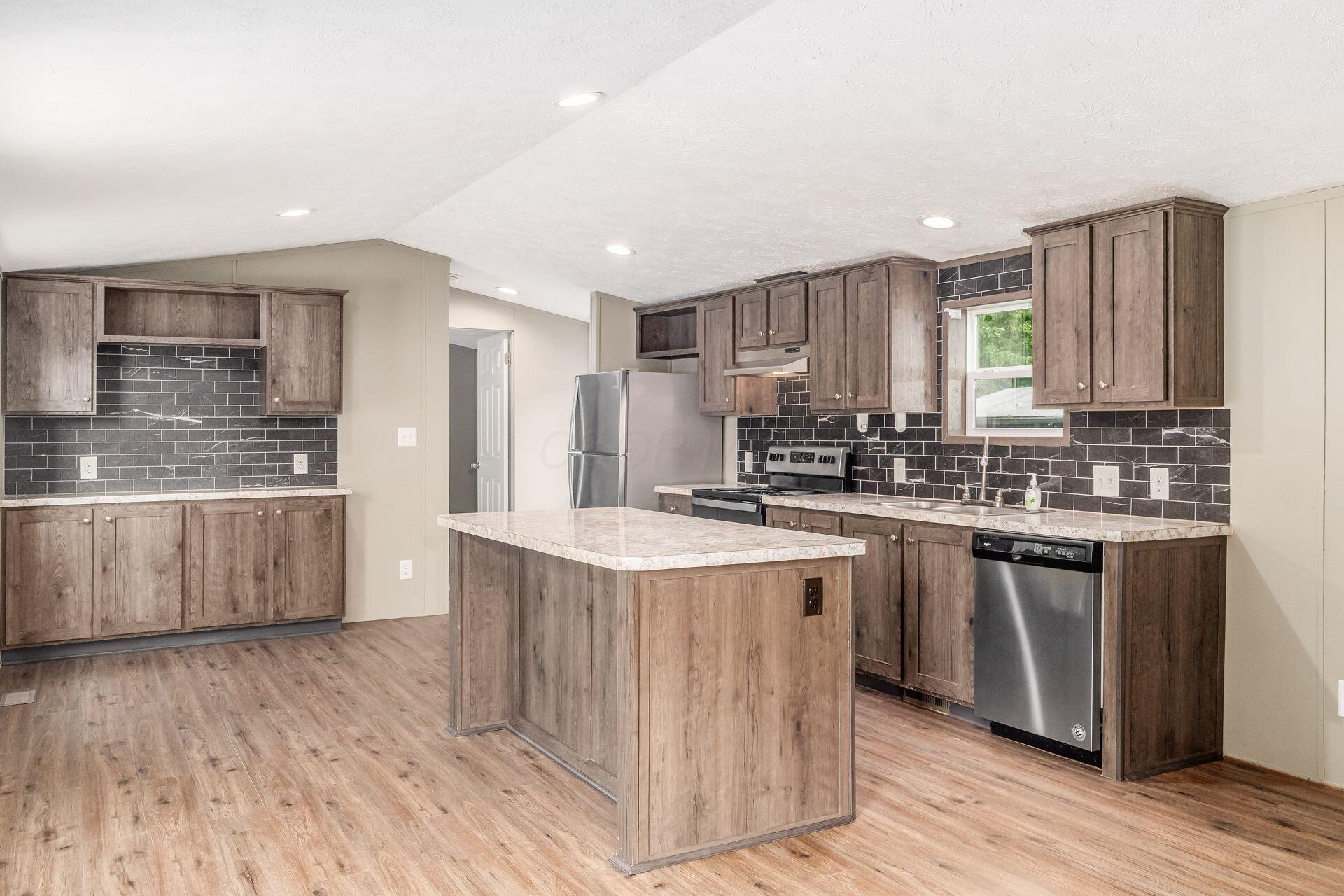 4711 Walnut Road, K10 Property Photo 1