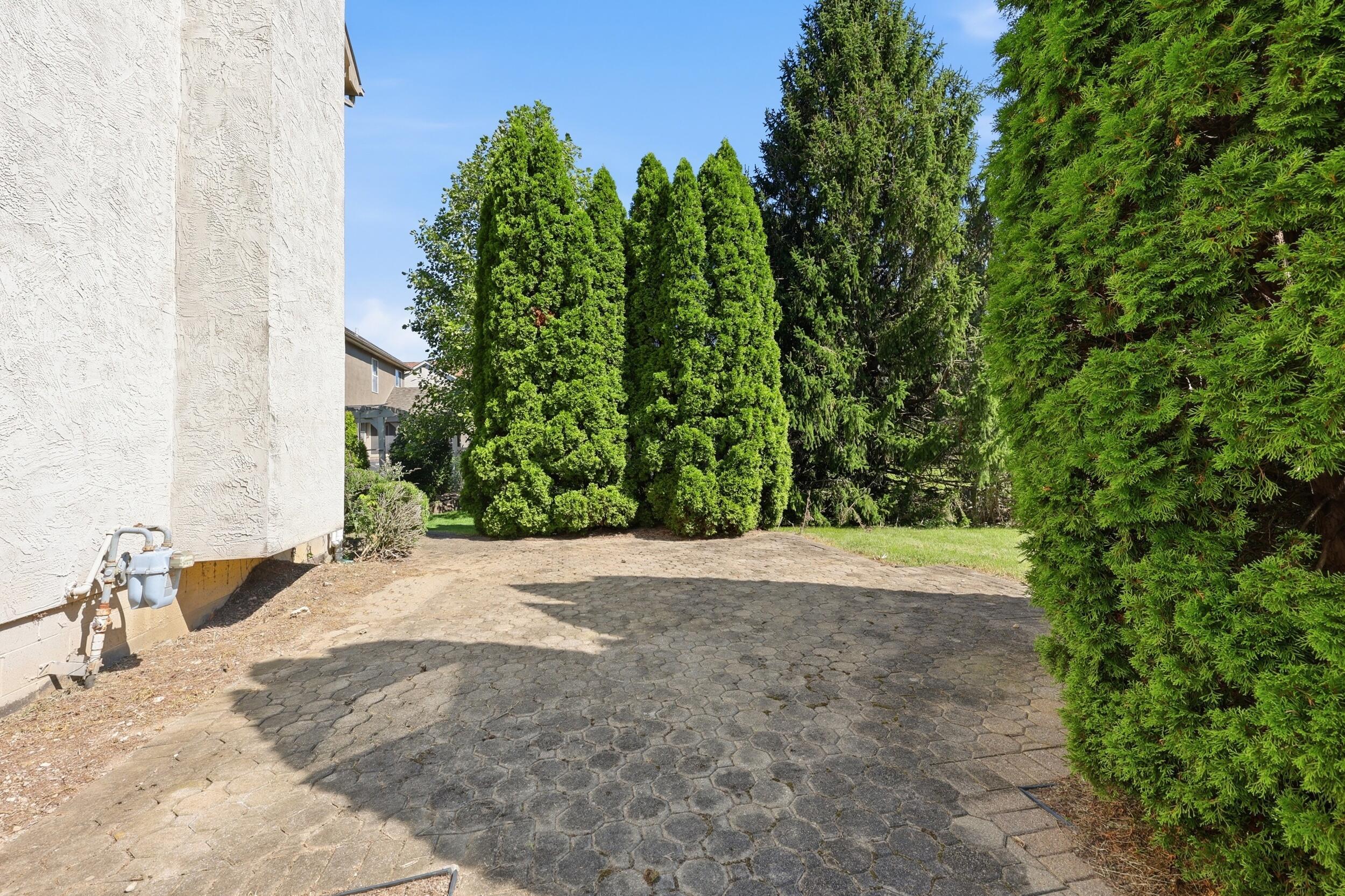 6498 Ringsend Court Property Photo 39