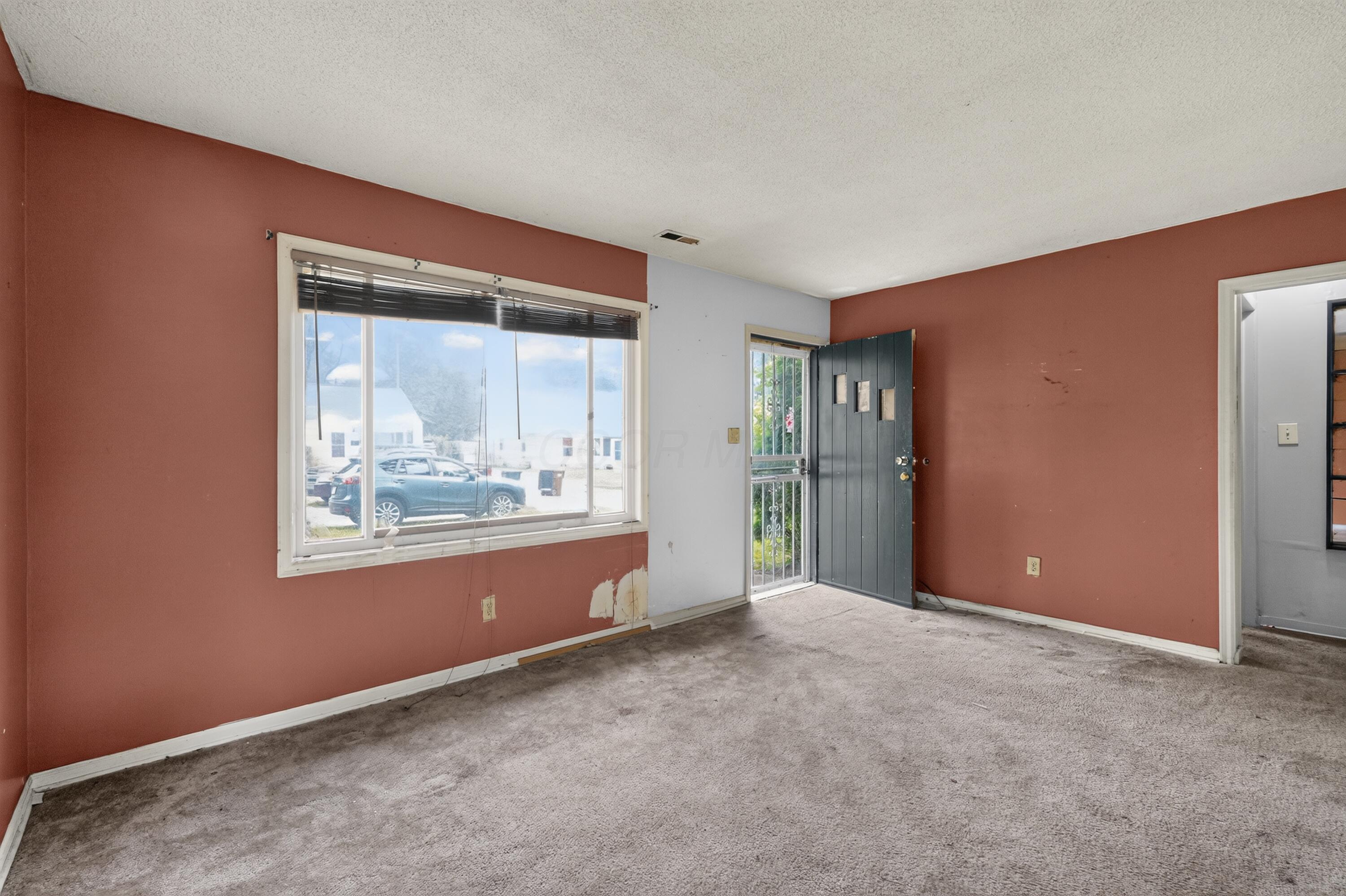 2405 Lindale Road Property Photo 3