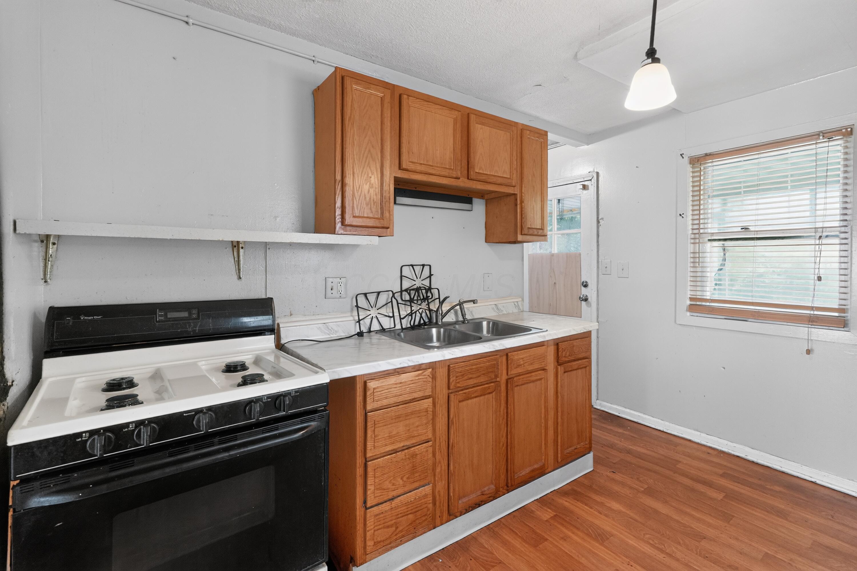 2405 Lindale Road Property Photo 4