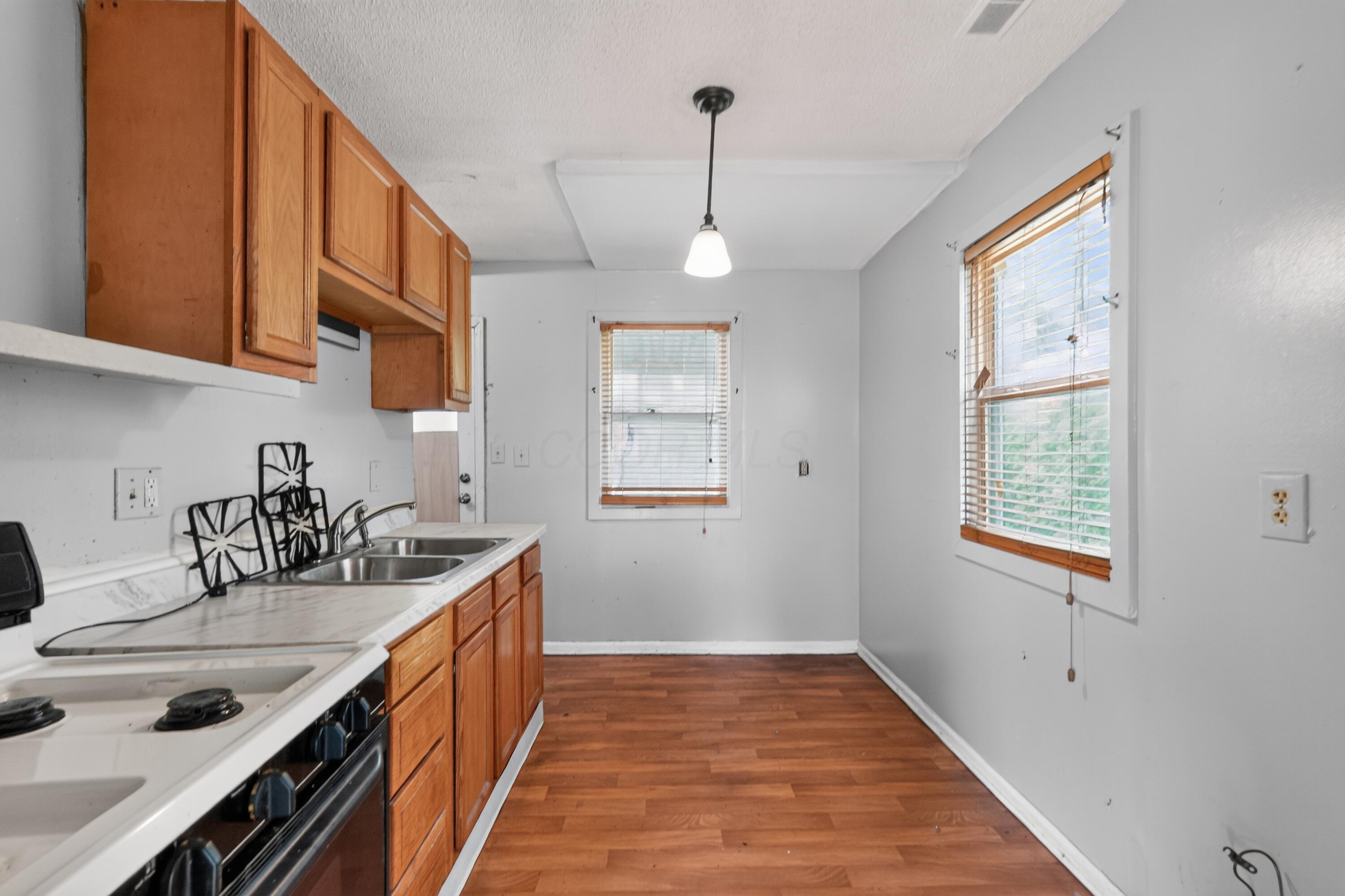 2405 Lindale Road Property Photo 5