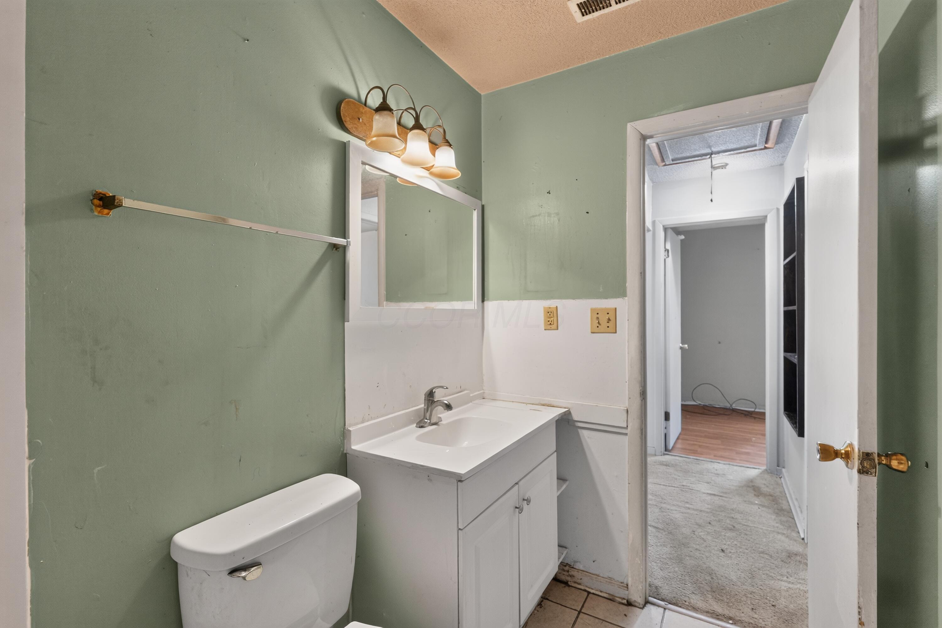 2405 Lindale Road Property Photo 9