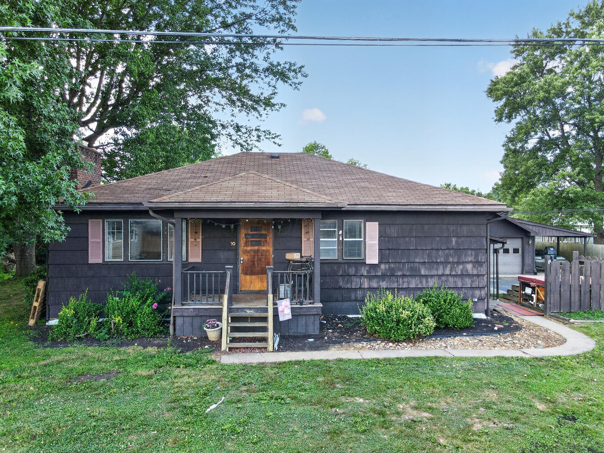 10 Oak Street Property Photo 8