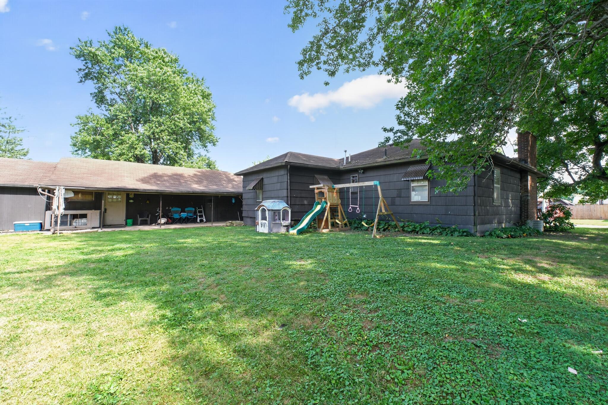 10 Oak Street Property Photo 37
