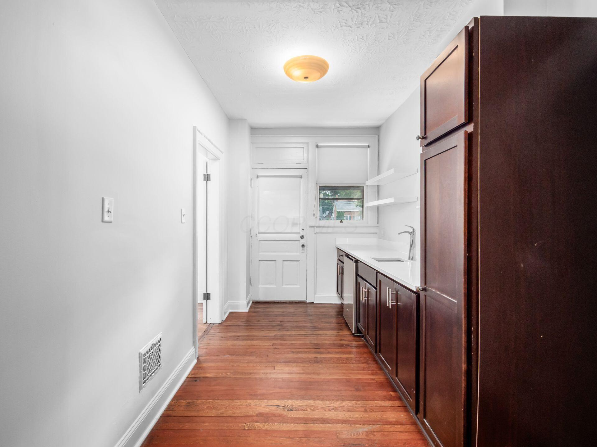 824 S High Street, 3 Property Photo 20