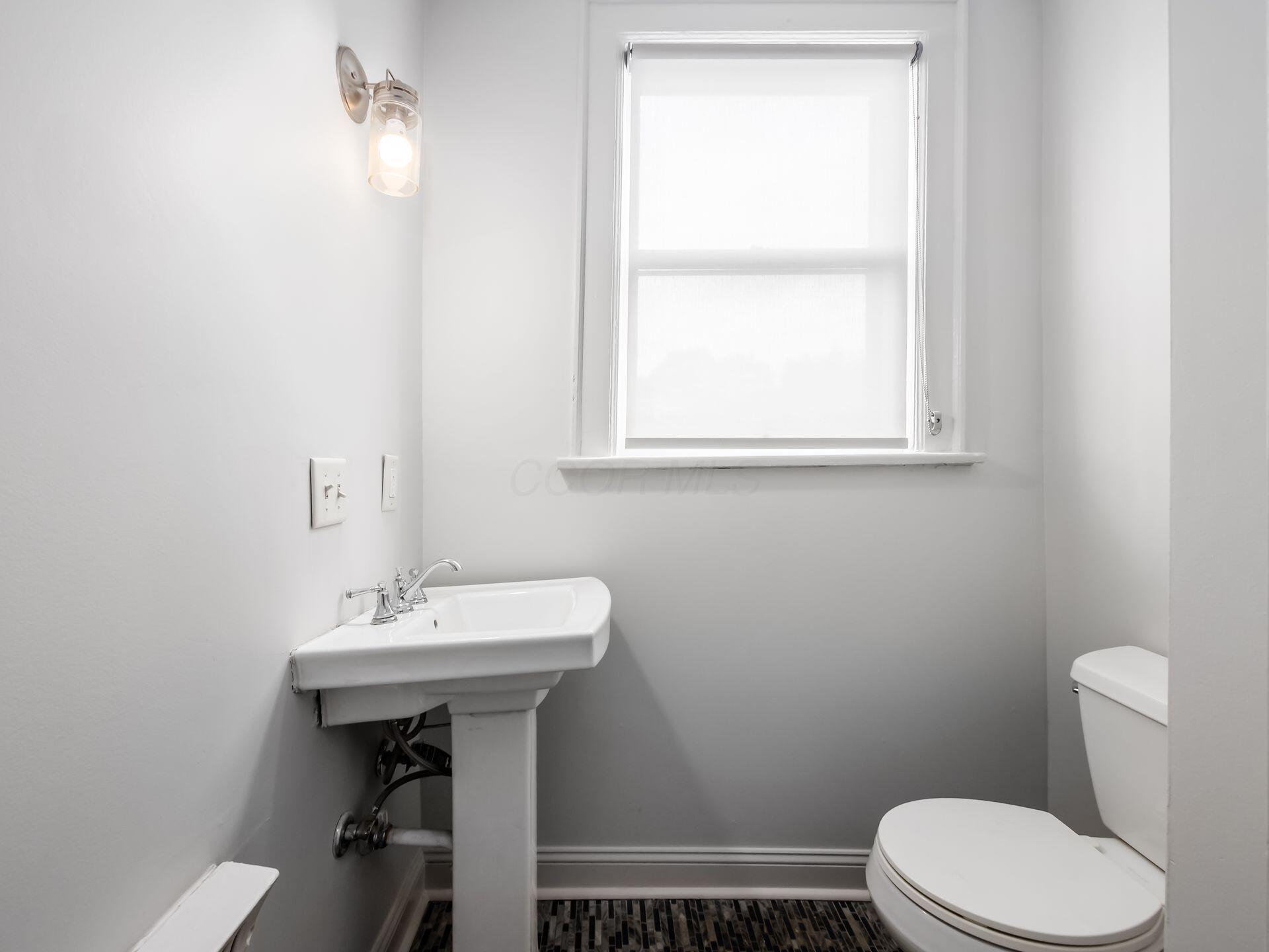 824 S High Street, 3 Property Photo 25