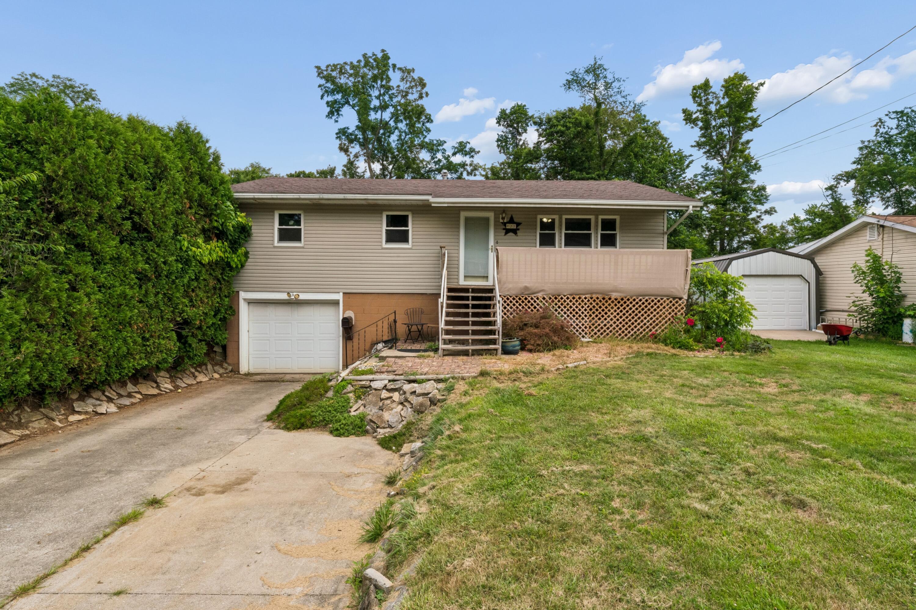 437 Brenda Drive Property Photo 2
