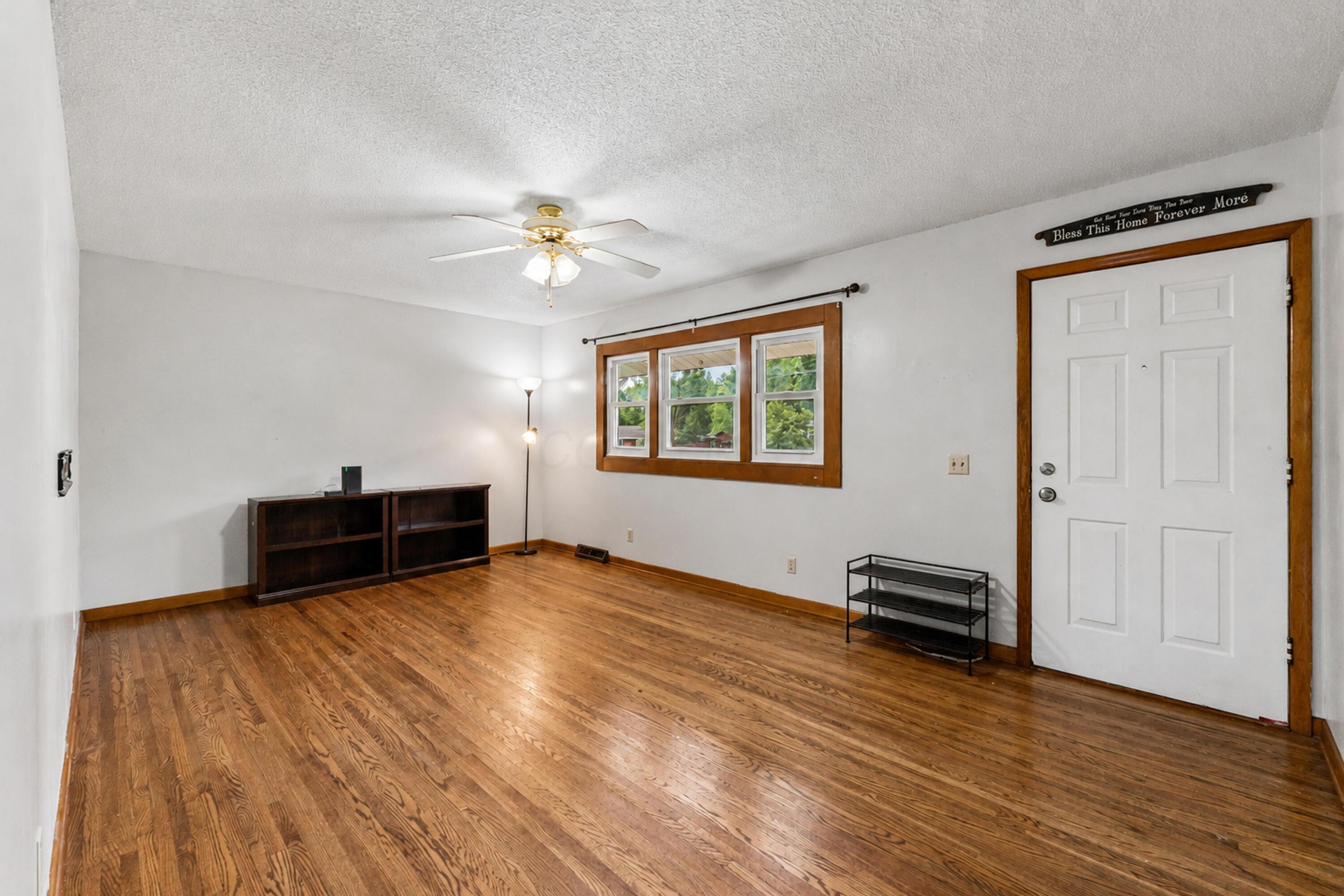 437 Brenda Drive Property Photo 6