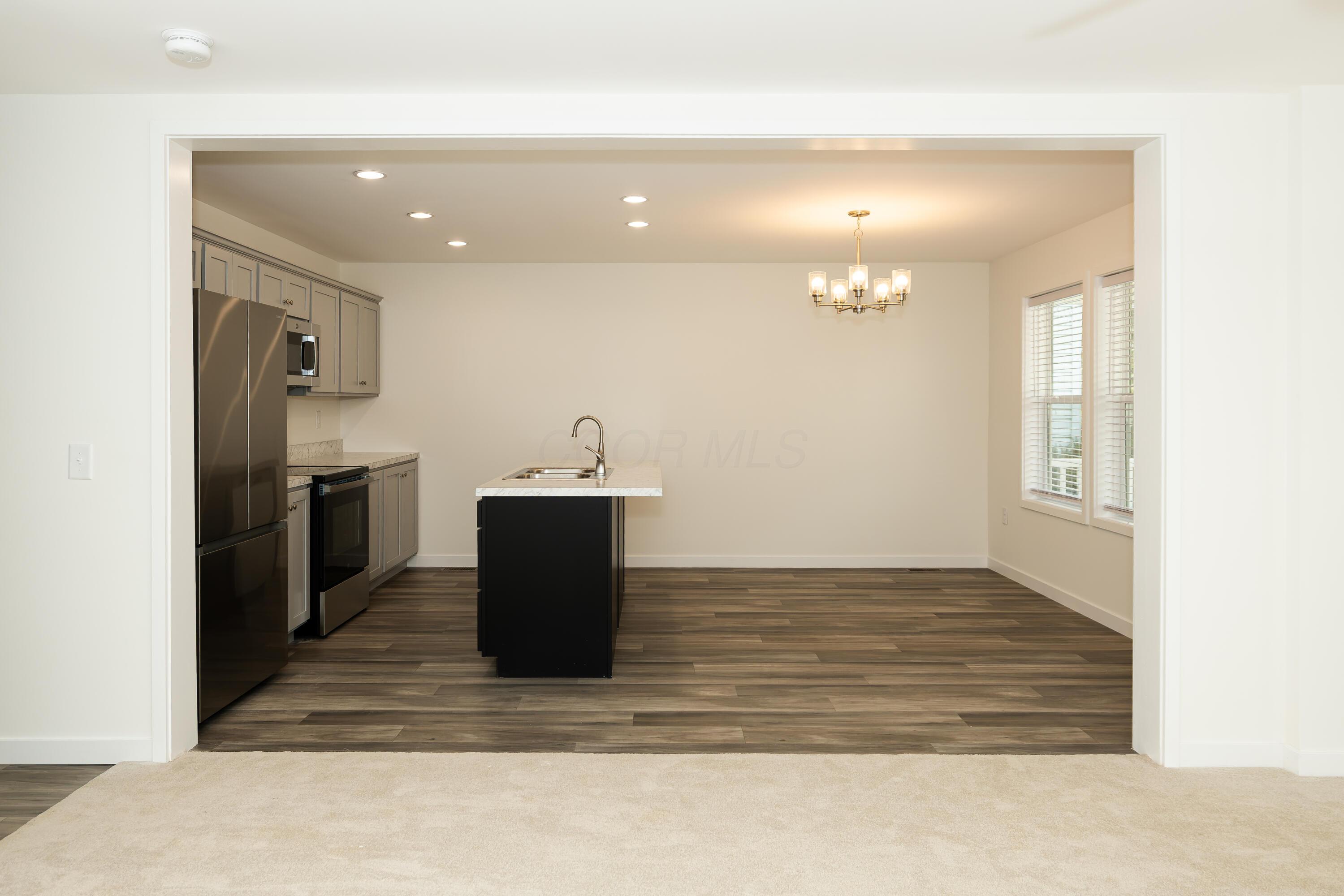 160 E Channel Street Property Photo 5