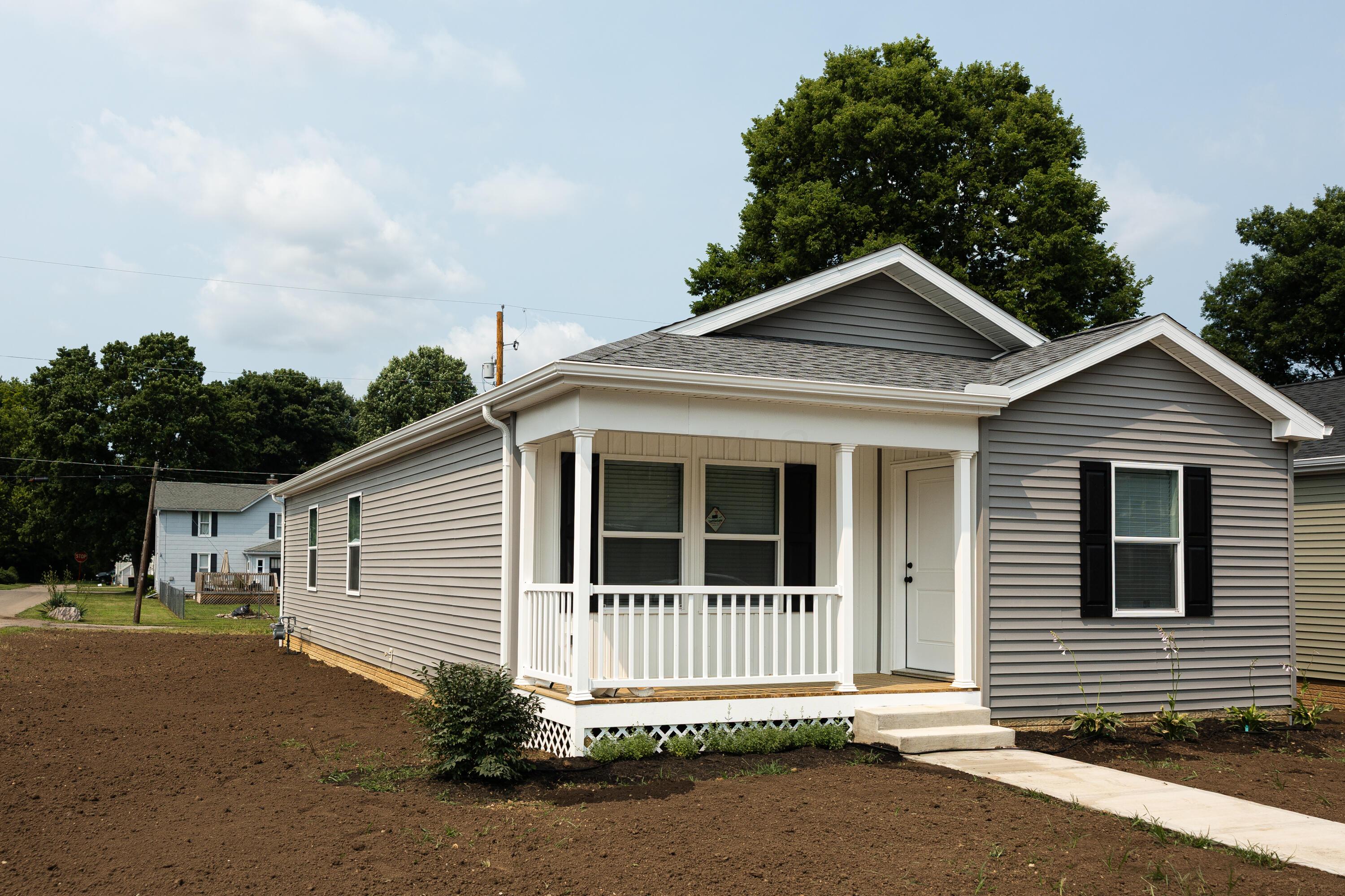 156 E Channel Street Property Photo 4