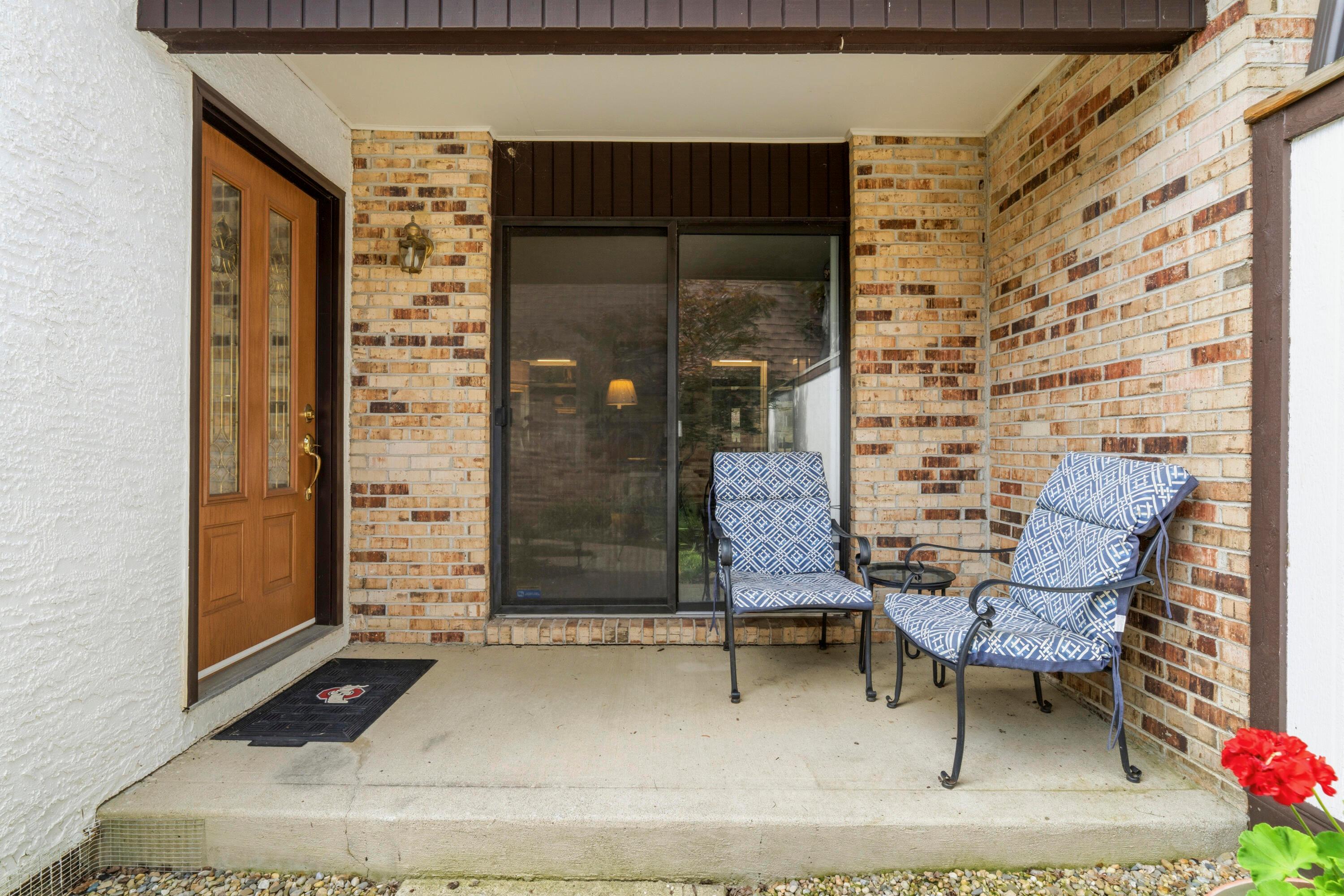 1691 Arlingate Drive N Property Photo 10