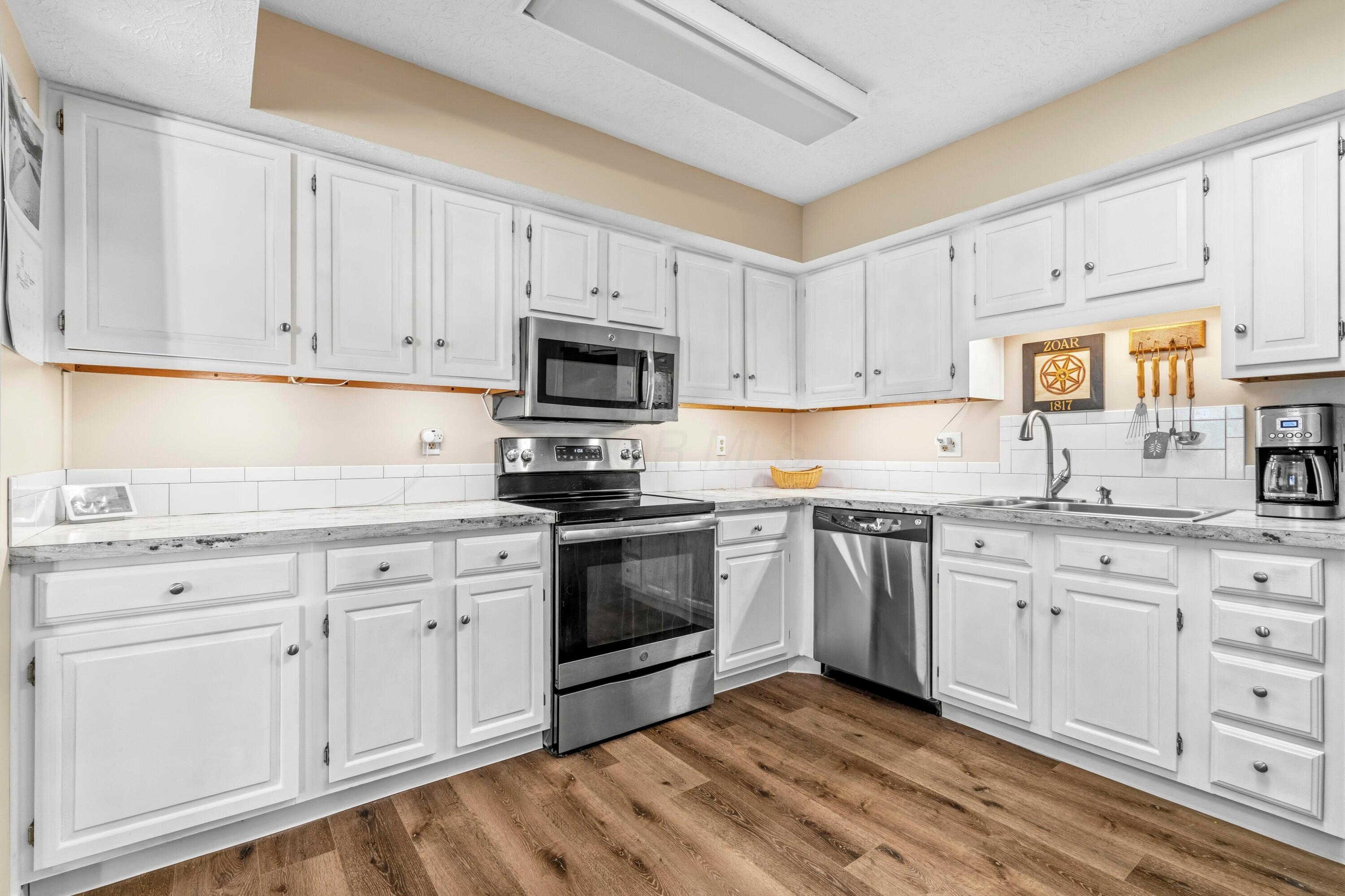1691 Arlingate Drive N Property Photo 15