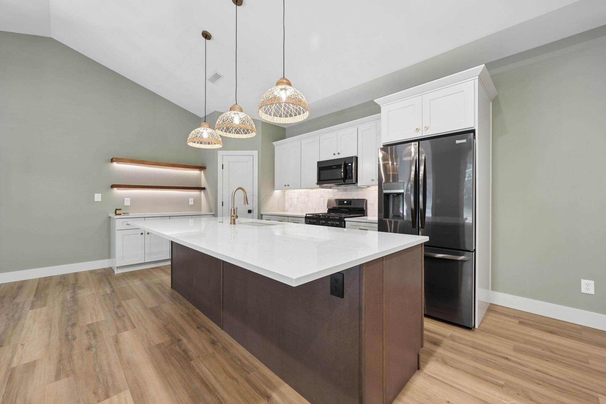 706 Berry Road Property Photo 17