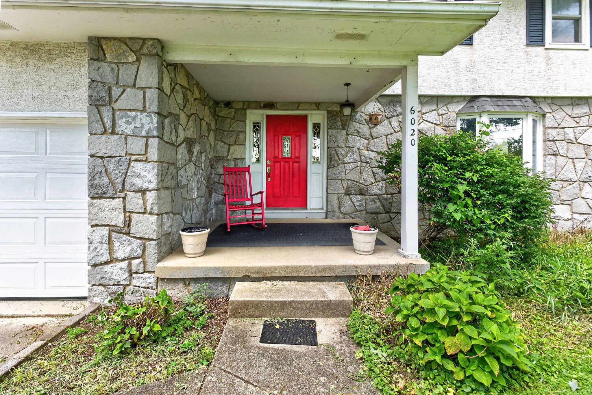 6020 E Walnut Street Property Photo 6