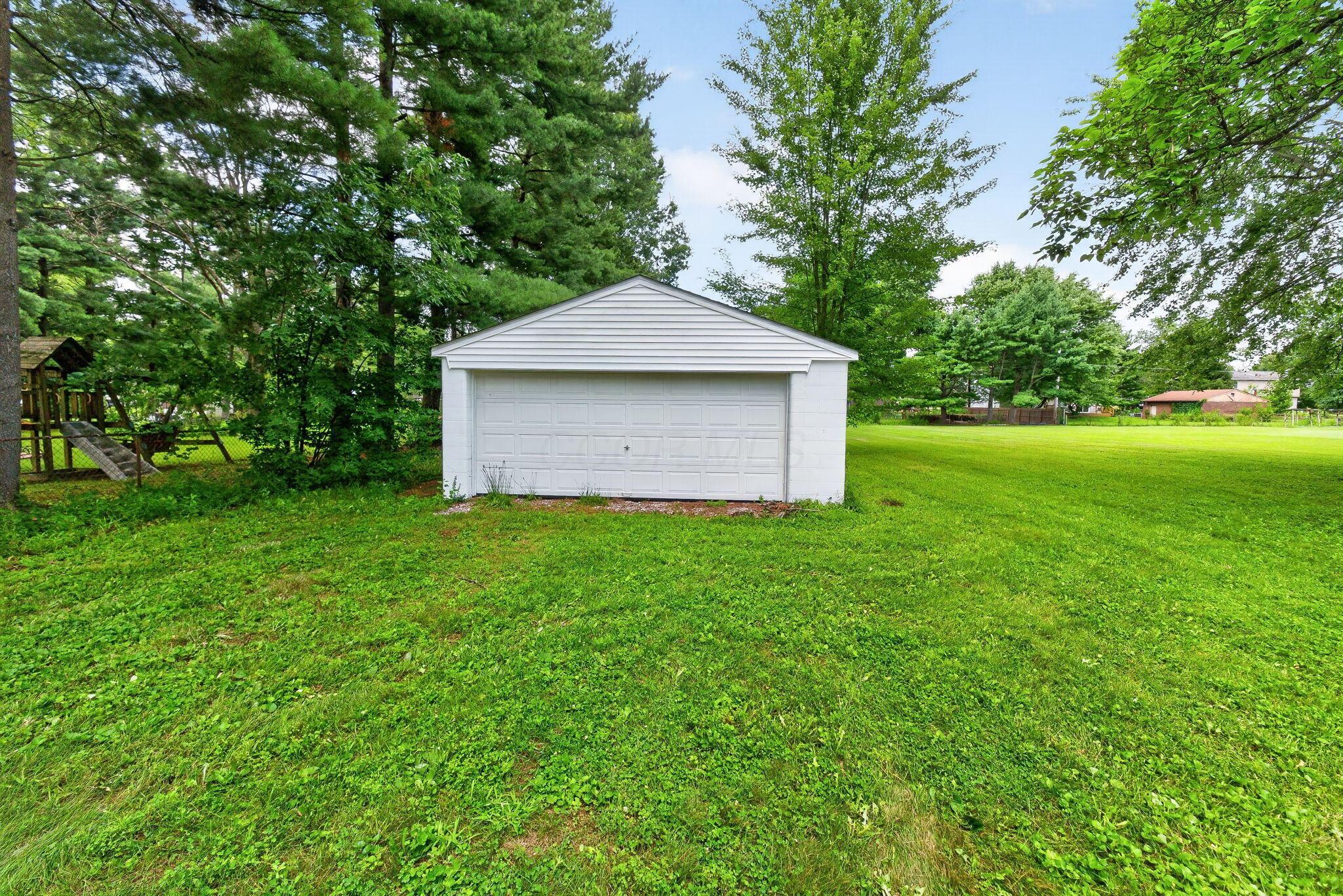 6020 E Walnut Street Property Photo 9