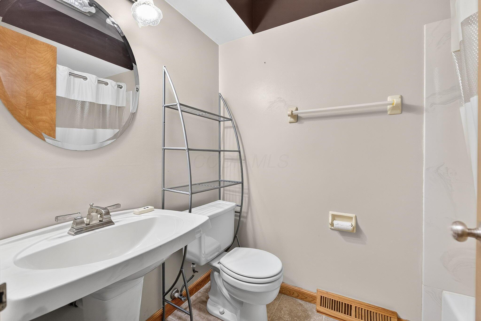 6020 E Walnut Street Property Photo 44