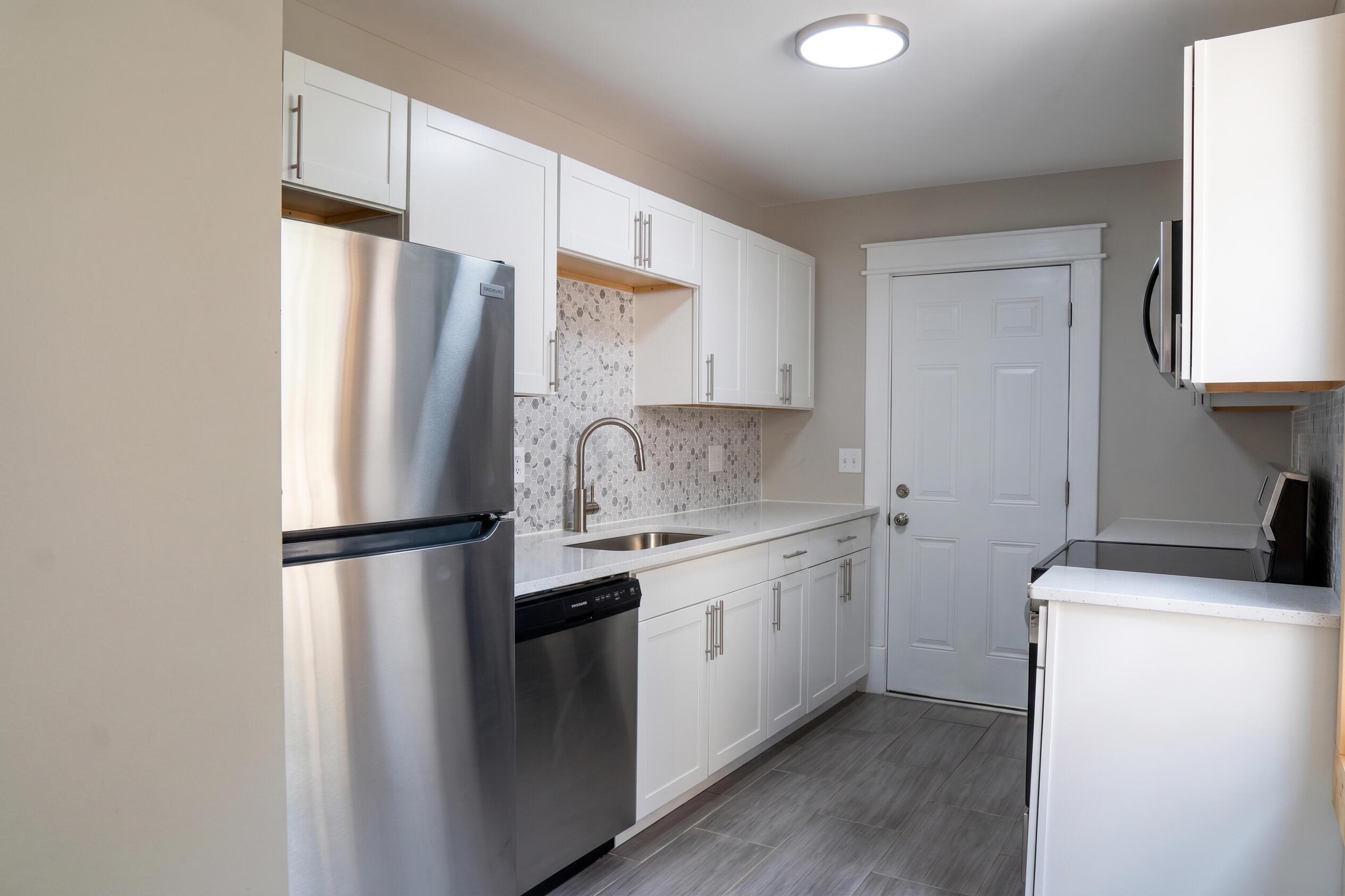 1052 Forest Avenue Property Photo 8