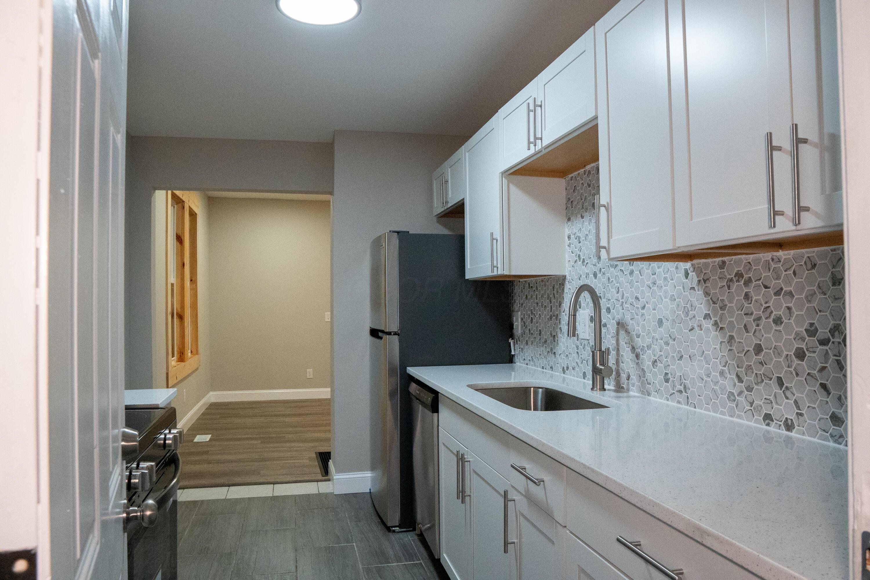 1052 Forest Avenue Property Photo 9