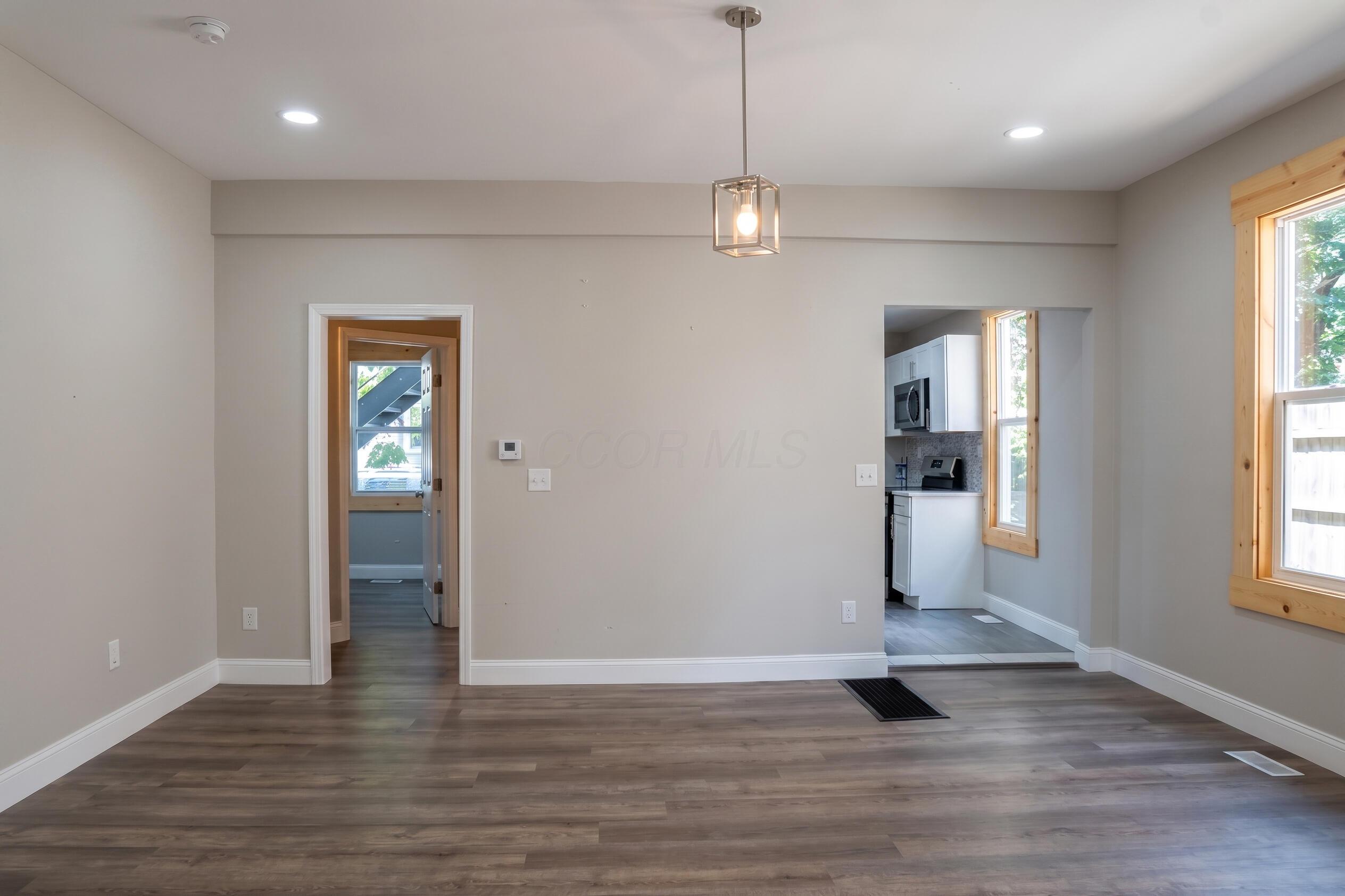 1052 Forest Avenue Property Photo 10