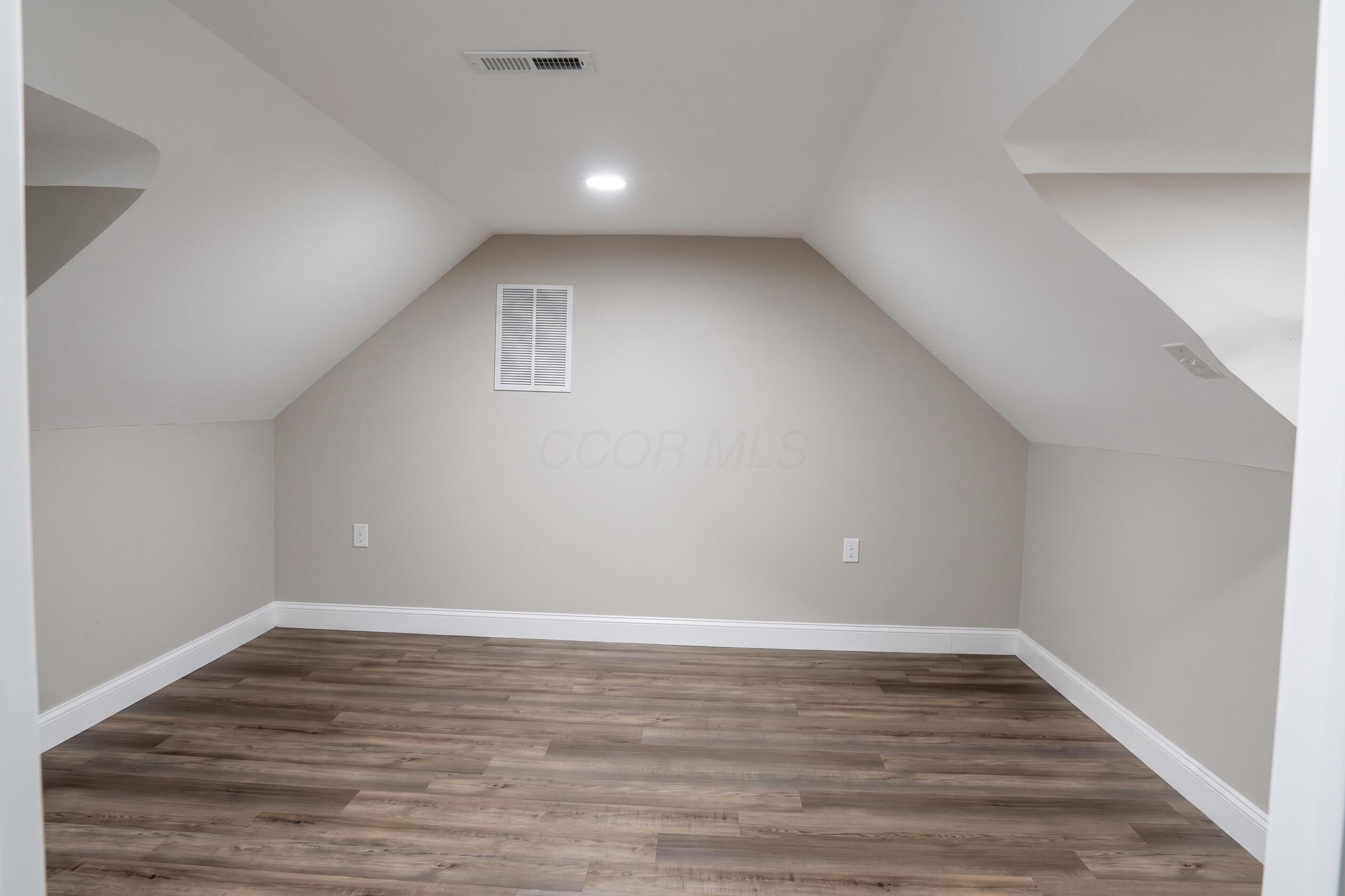 1052 Forest Avenue Property Photo 38