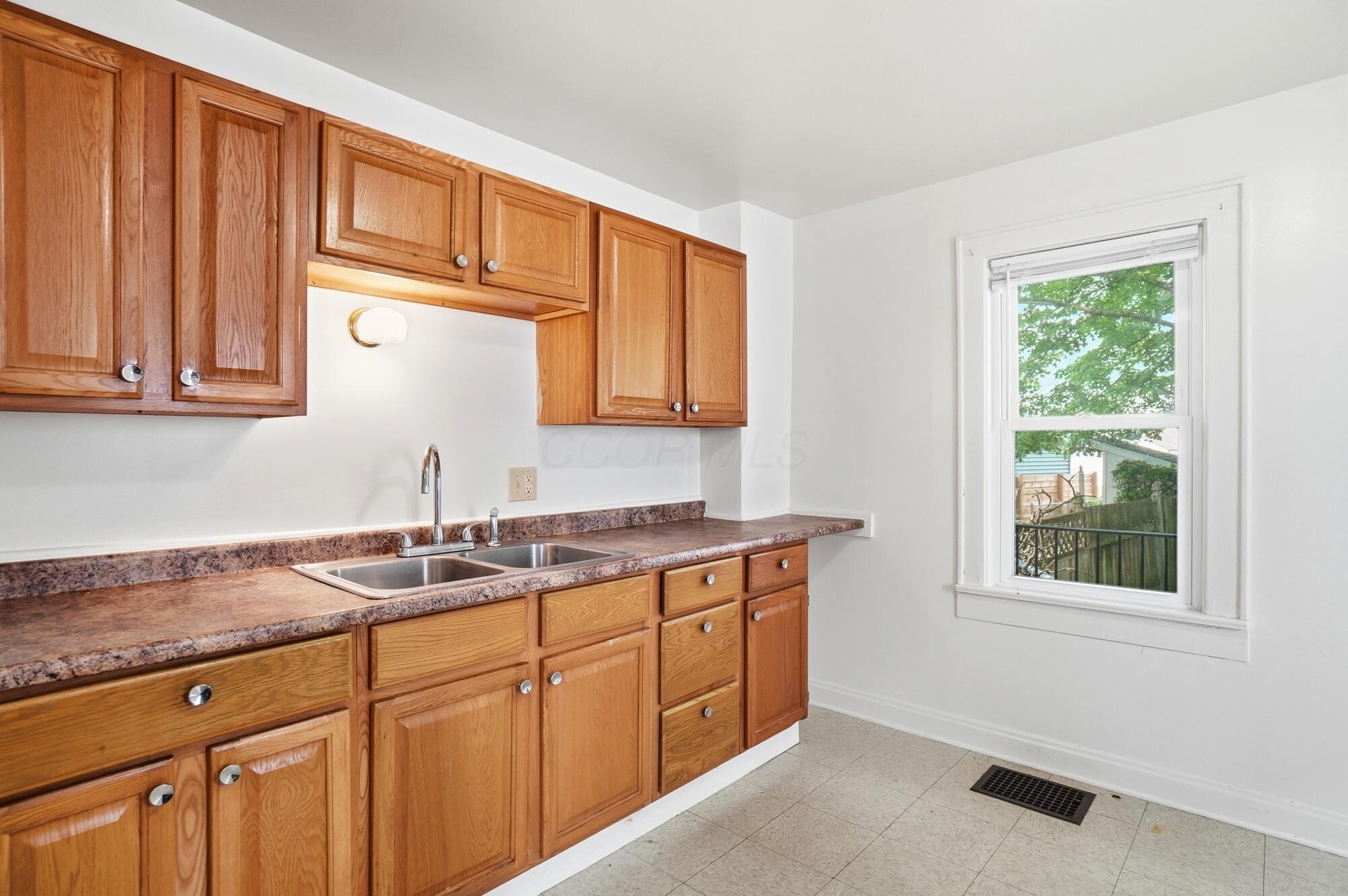 226027642 Property Photo 18
