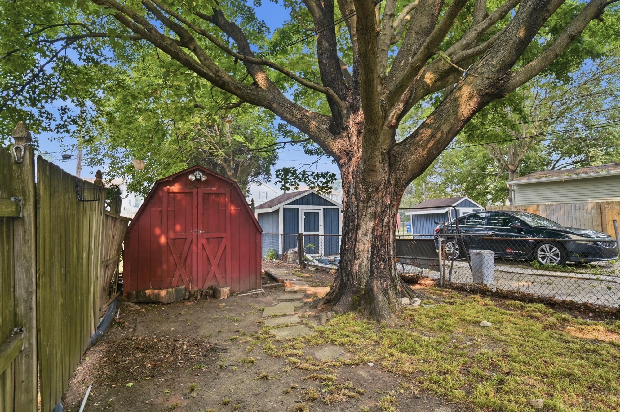 226027642 Property Photo 41