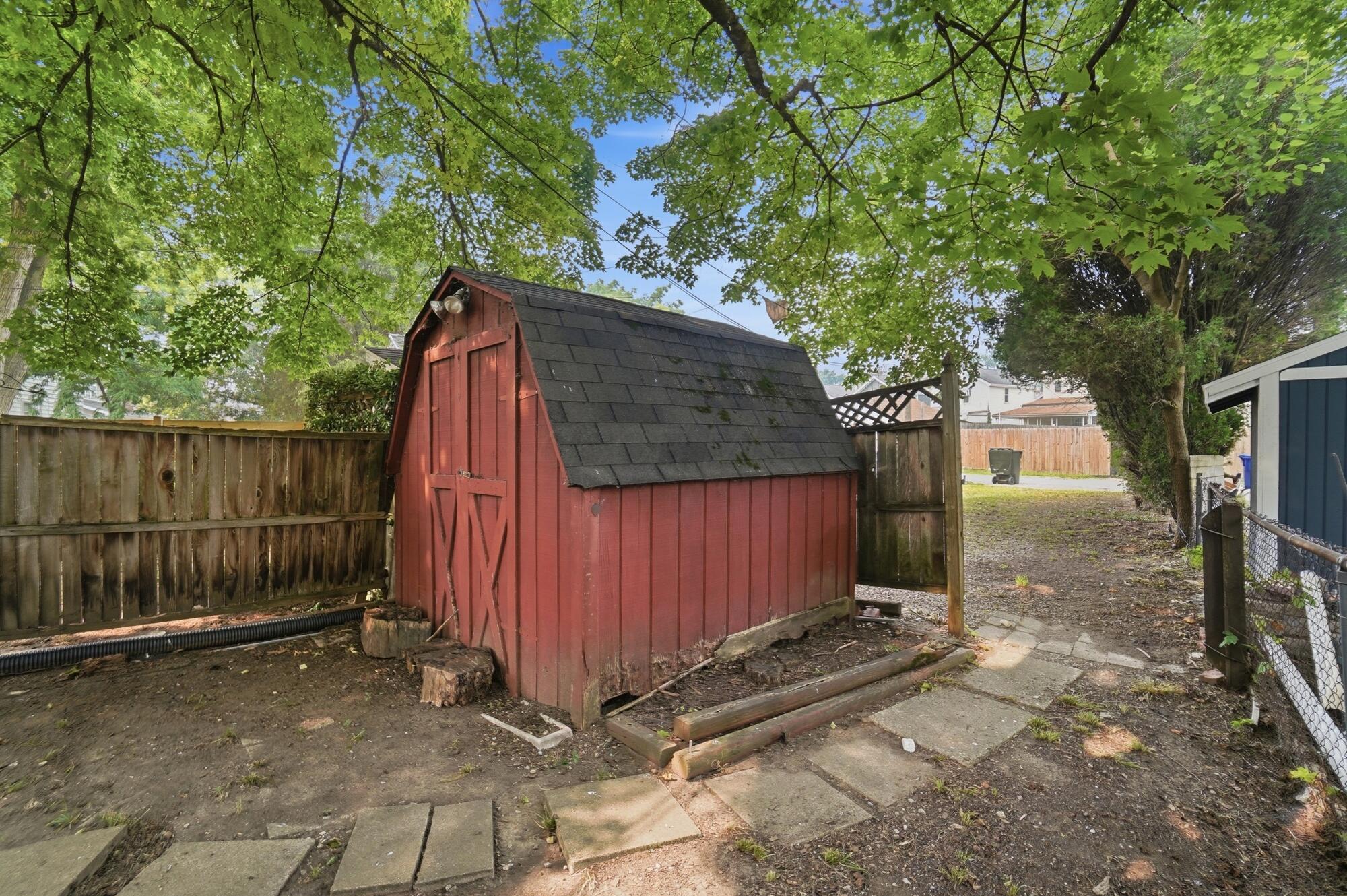 226027642 Property Photo 42