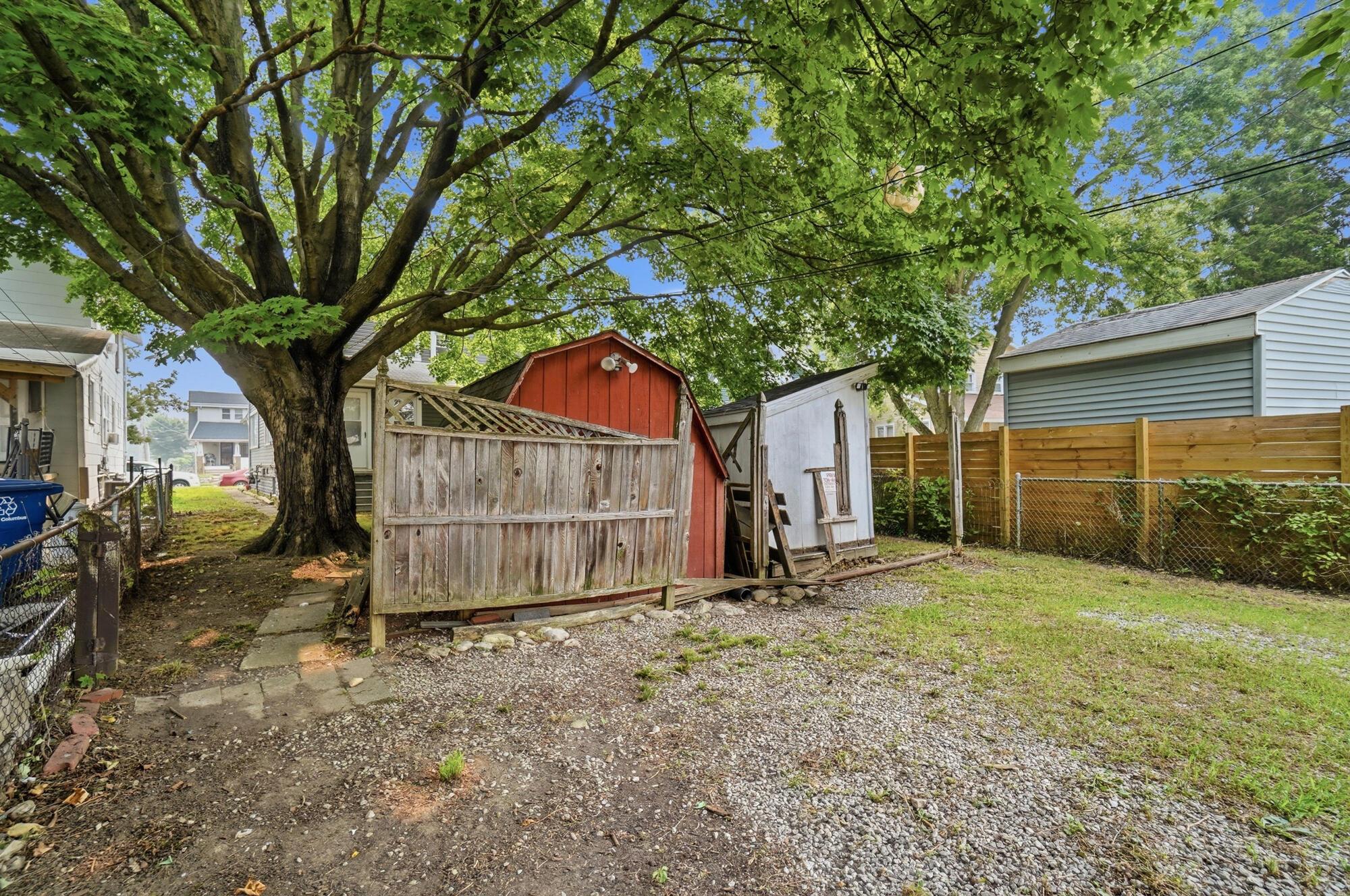 226027642 Property Photo 43