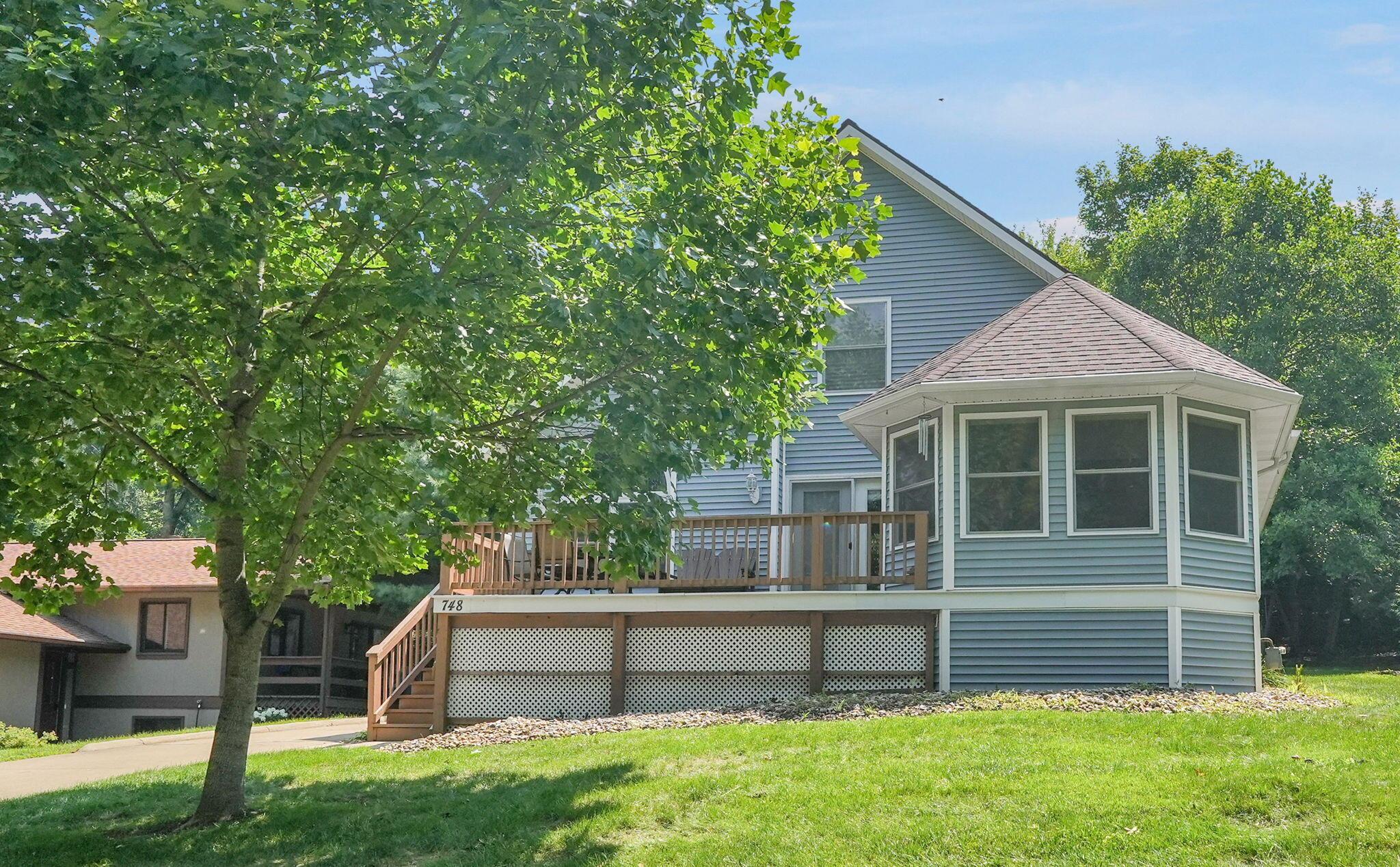 748 King Beach Drive Property Photo 3