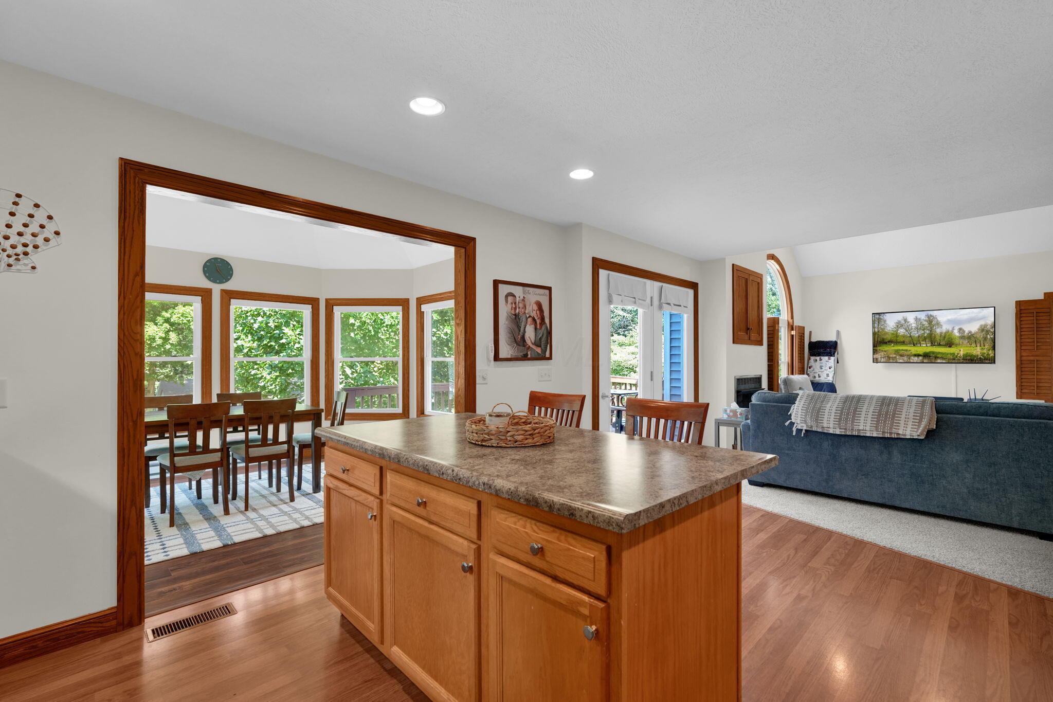 748 King Beach Drive Property Photo 12