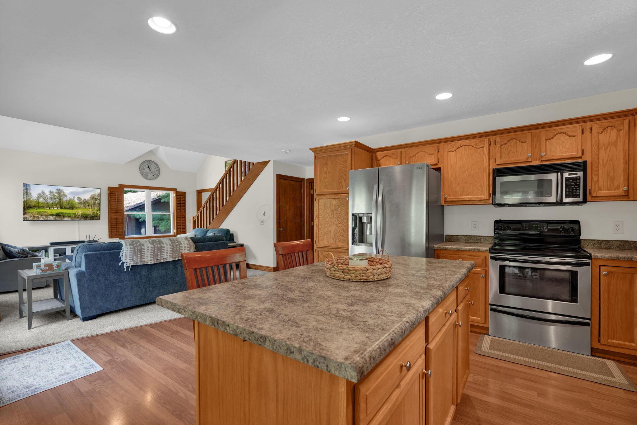 748 King Beach Drive Property Photo 13