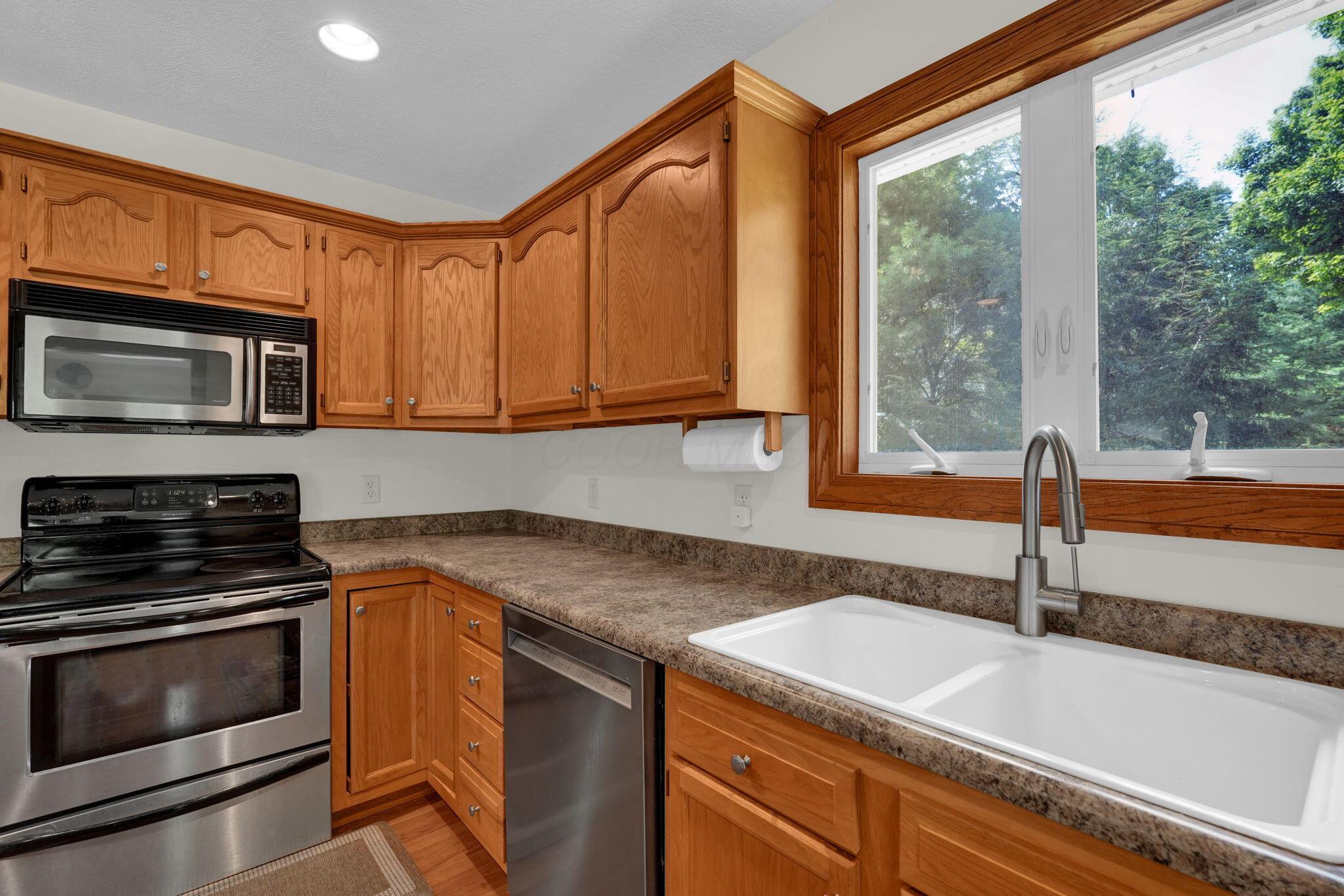 748 King Beach Drive Property Photo 14