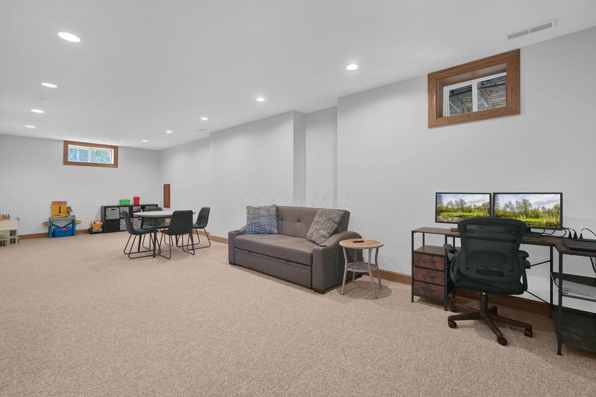 748 King Beach Drive Property Photo 29