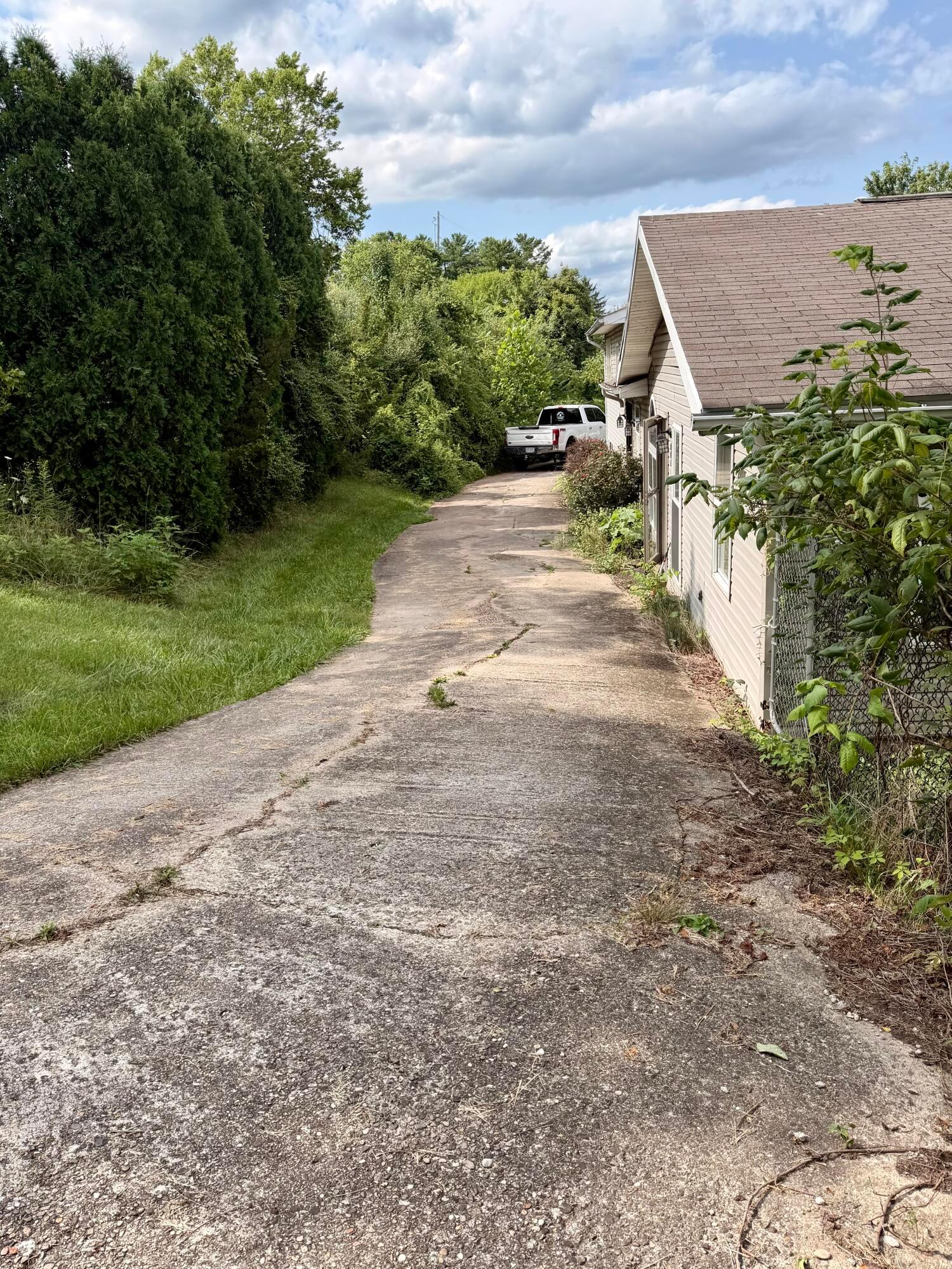 2800 Bender Road Property Photo 2