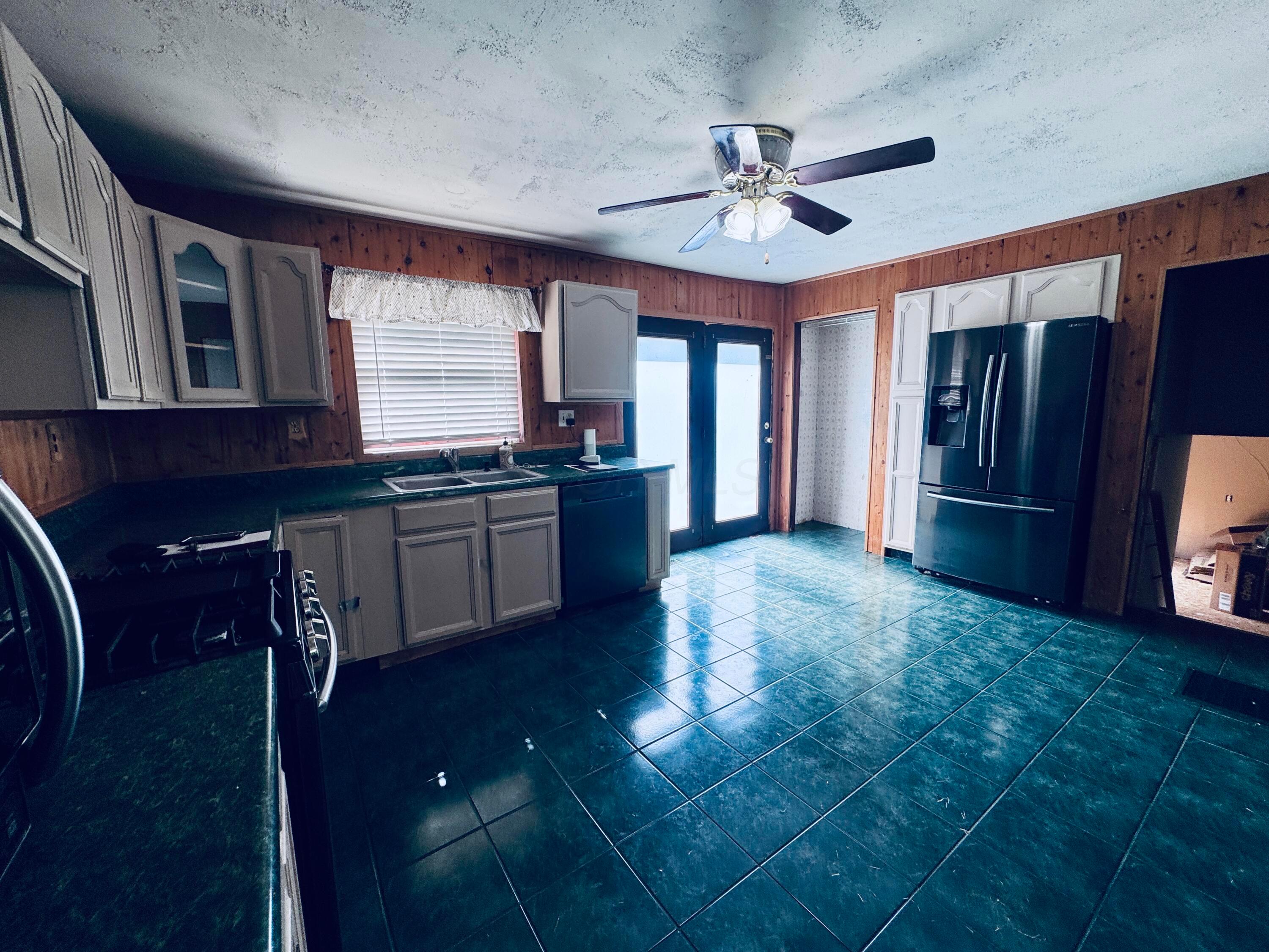 2800 Bender Road Property Photo 3