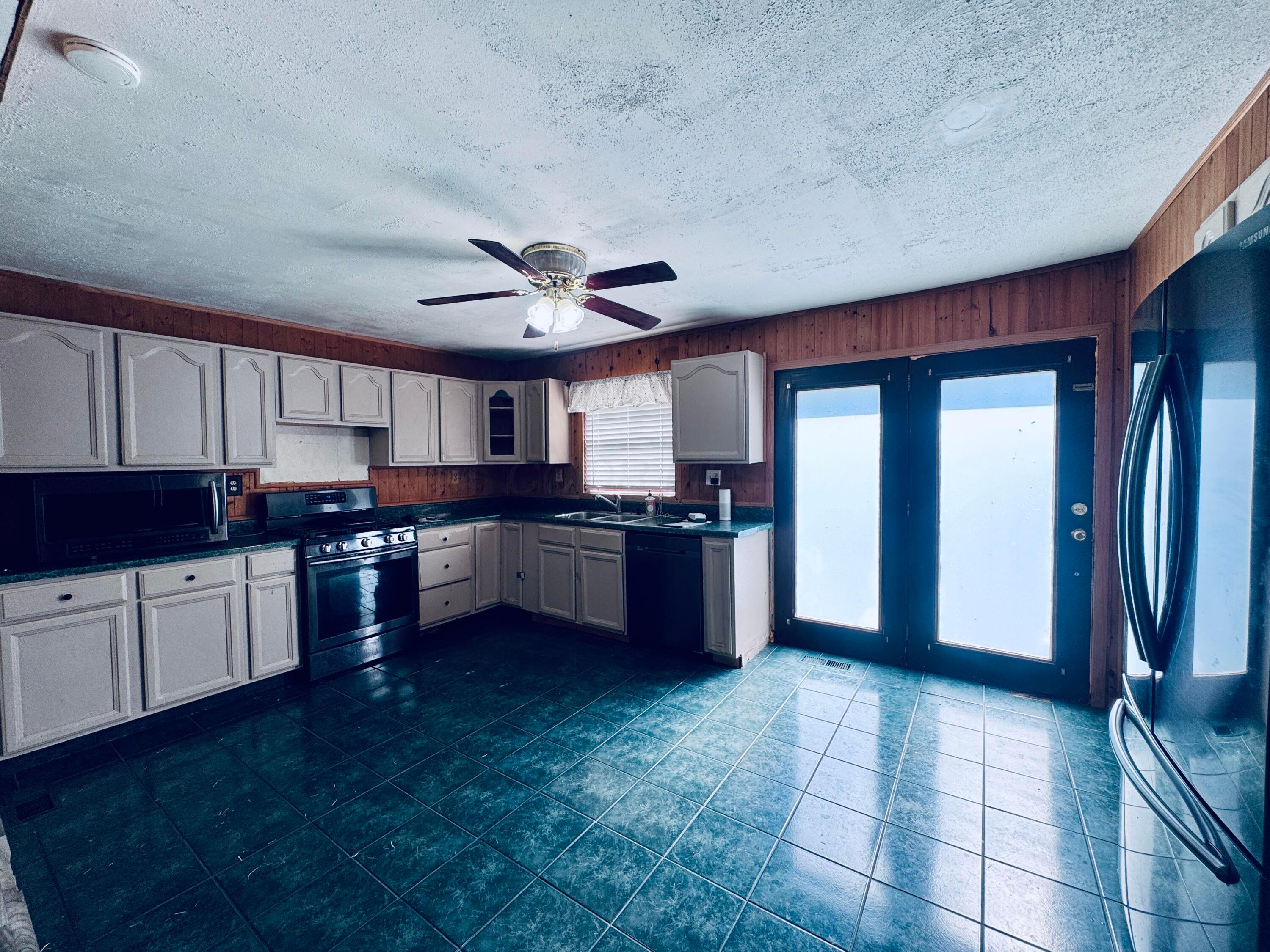 2800 Bender Road Property Photo 4