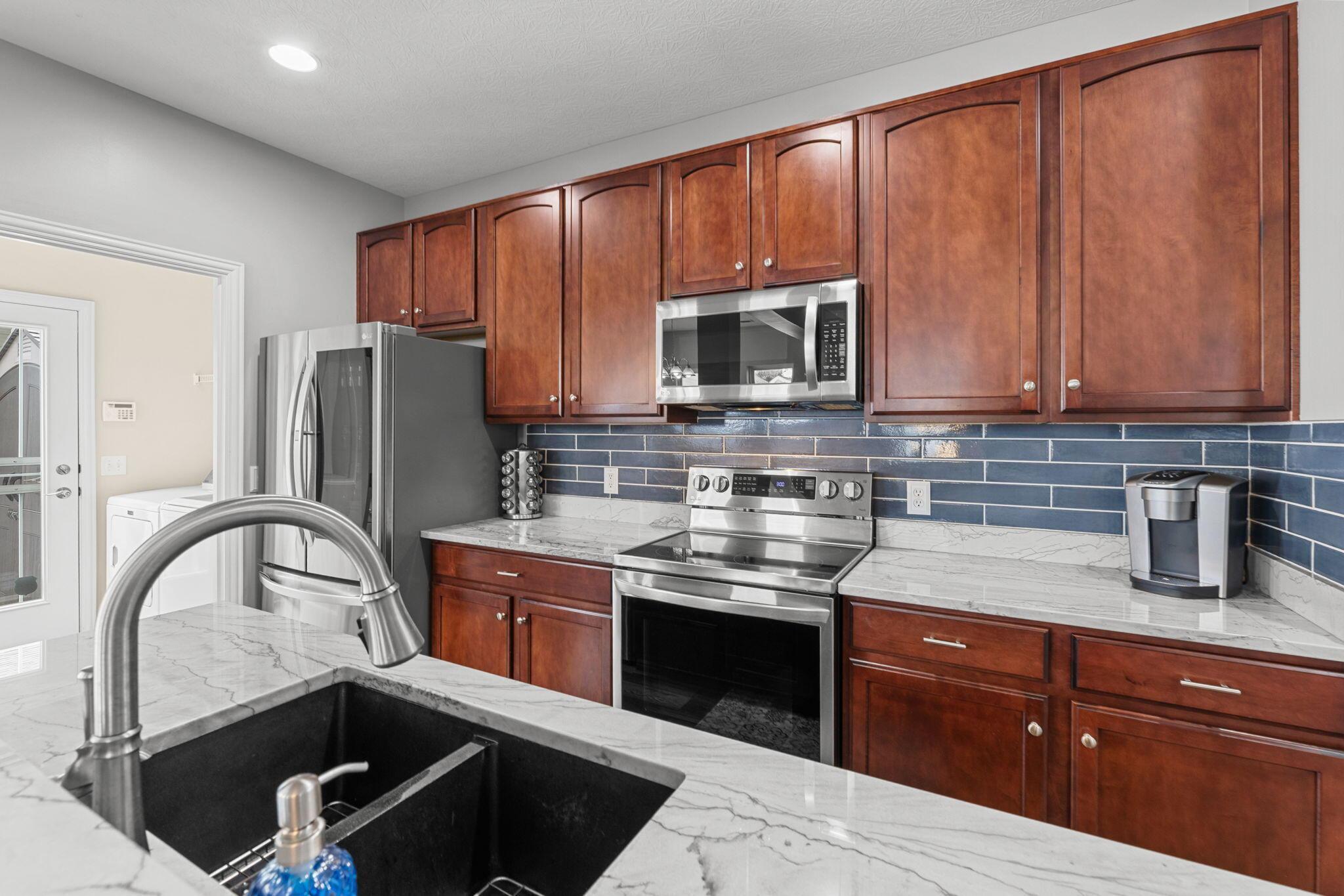 7975 Ashenden Drive Property Photo 11